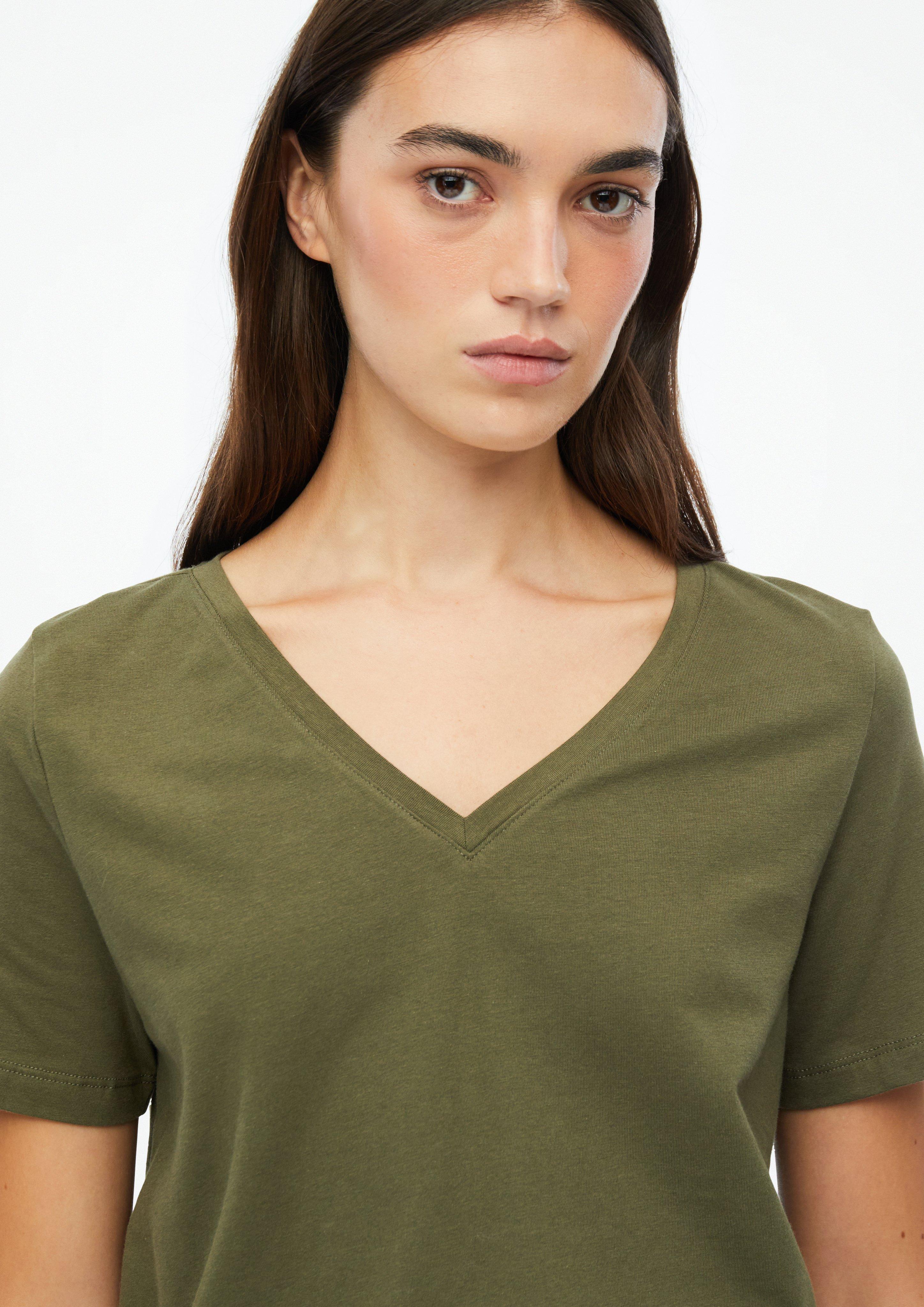 Damen T-Shirt mit V-Ausschnitt in olive von s.Oliver
