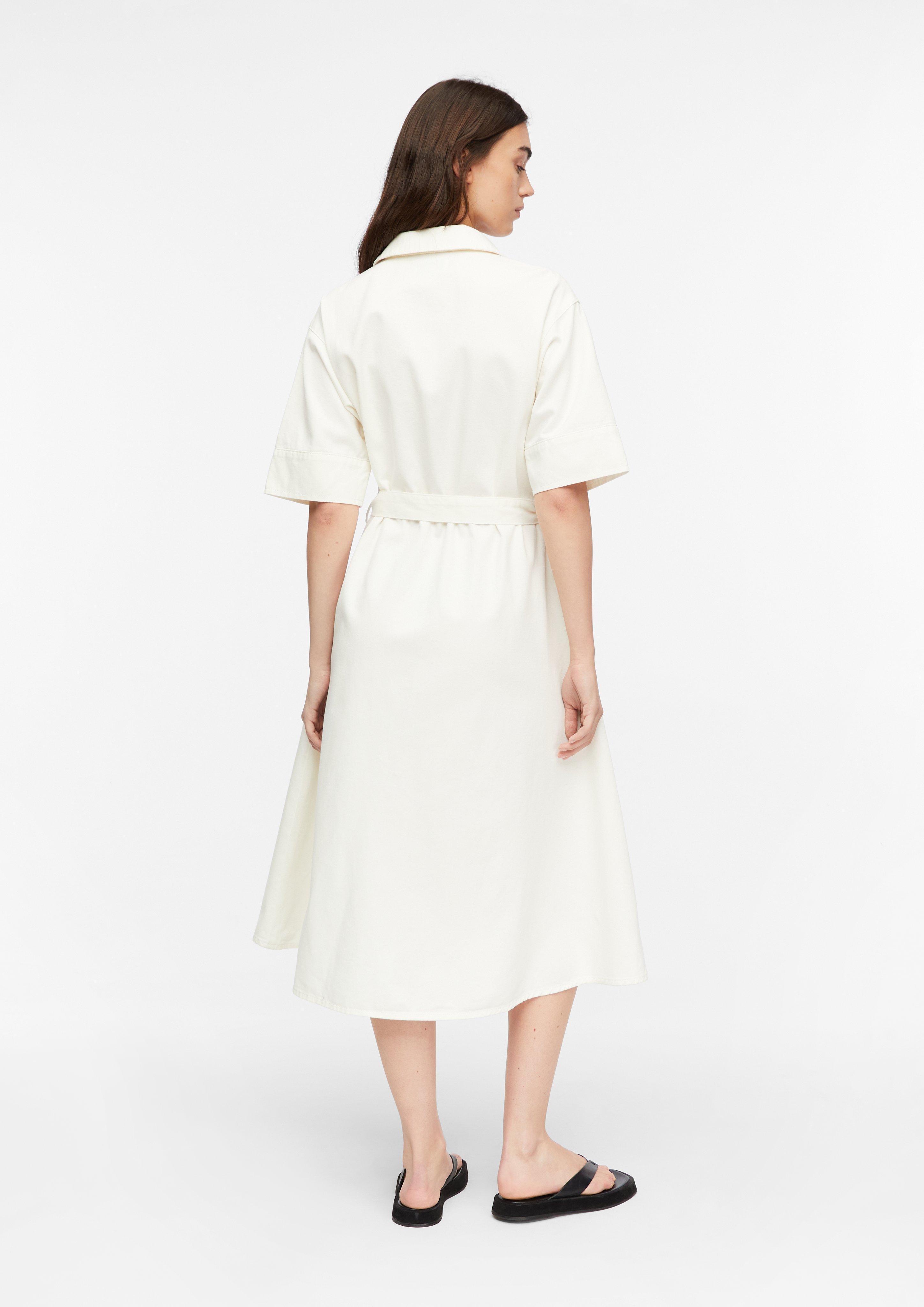Kleid in weiß von COMMA