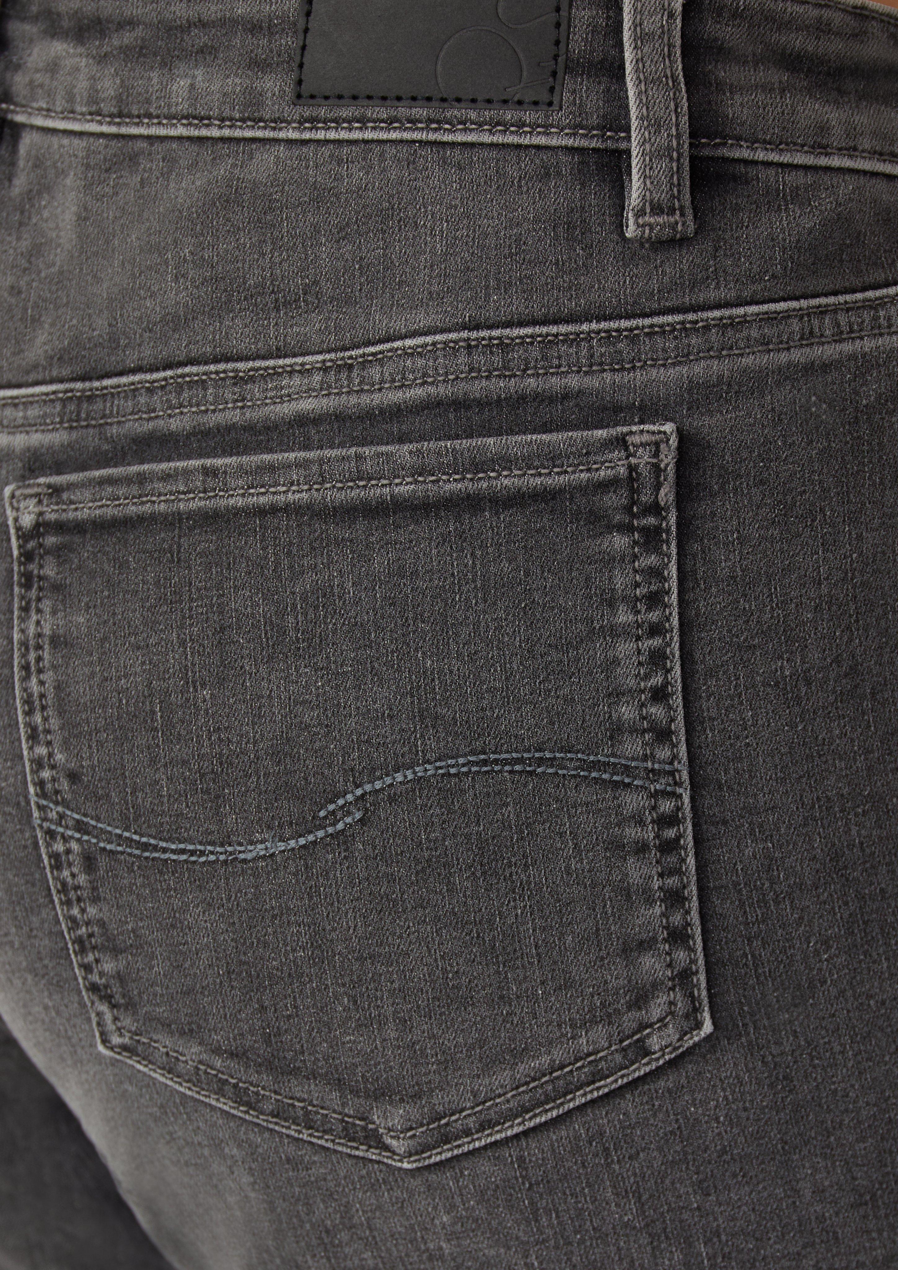 Jeans / Slim Fit / Mid Rise / Bootcut Leg