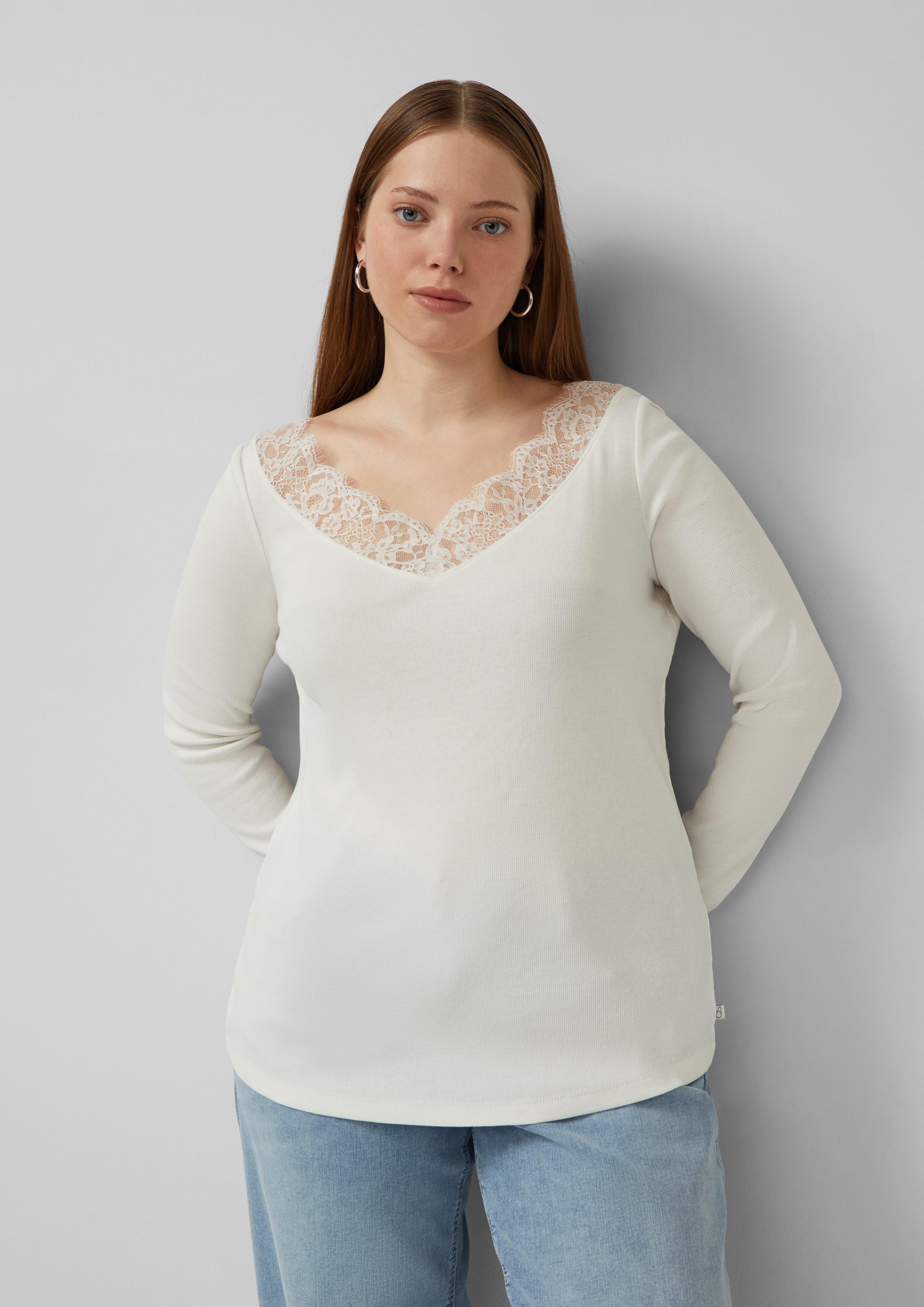 Thumbnail - Geripptes Baumwollshirt mit Spitze am Ausschnitt