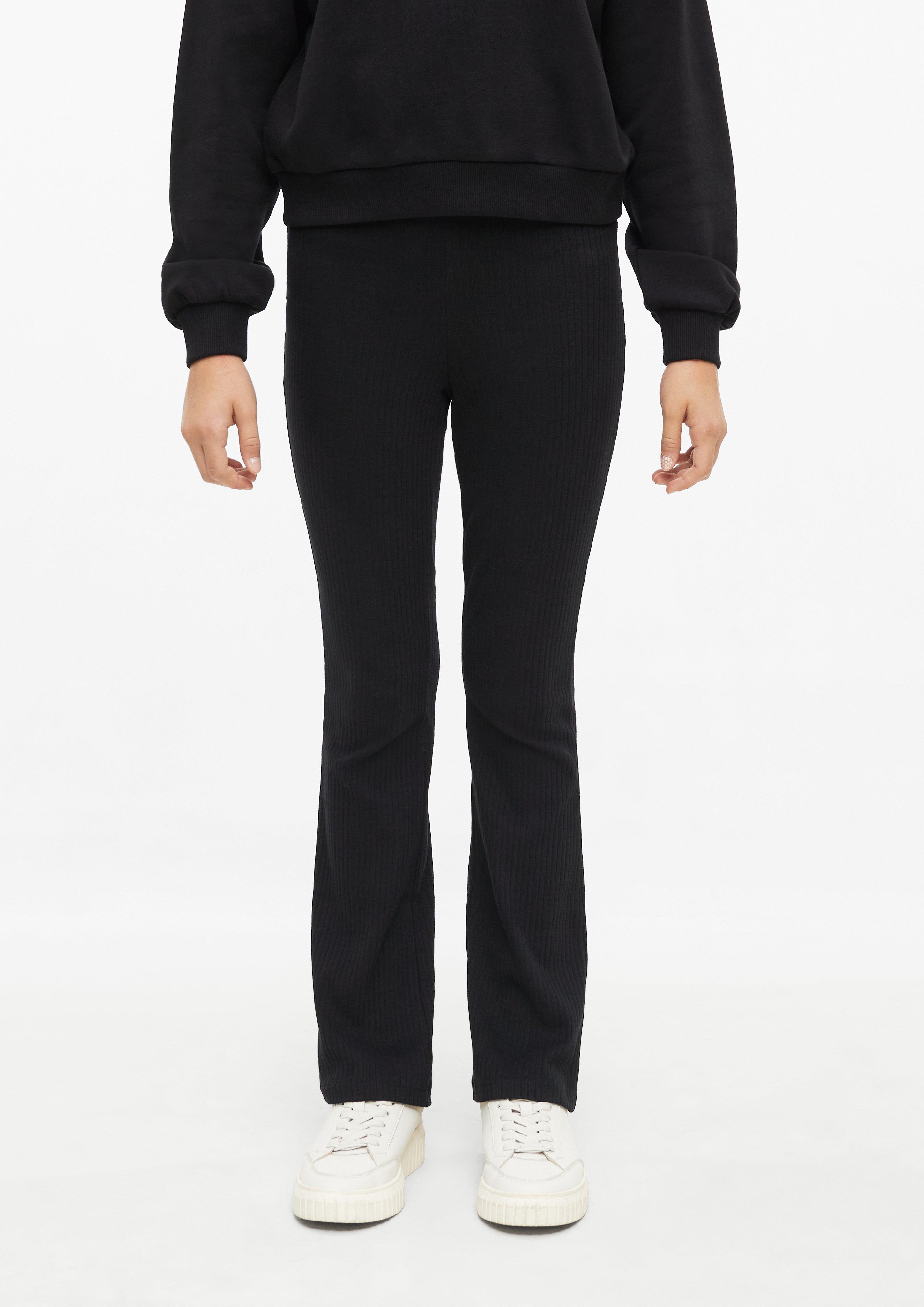 Kinder Flared Leggings mit High Rise und Rippstruktur in schwarz von s.Oliver