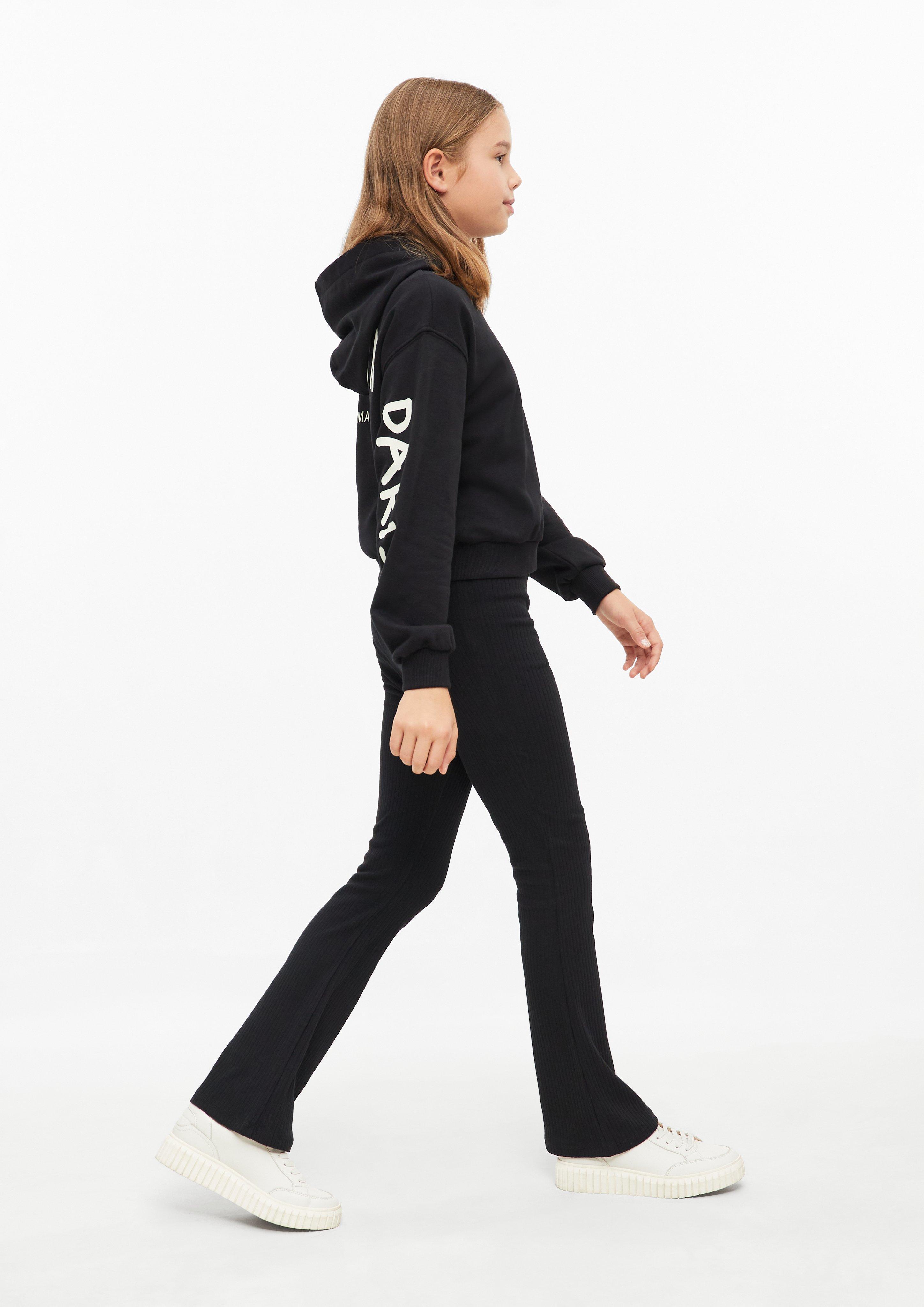 Kinder Flared Leggings mit High Rise und Rippstruktur in schwarz von s.Oliver