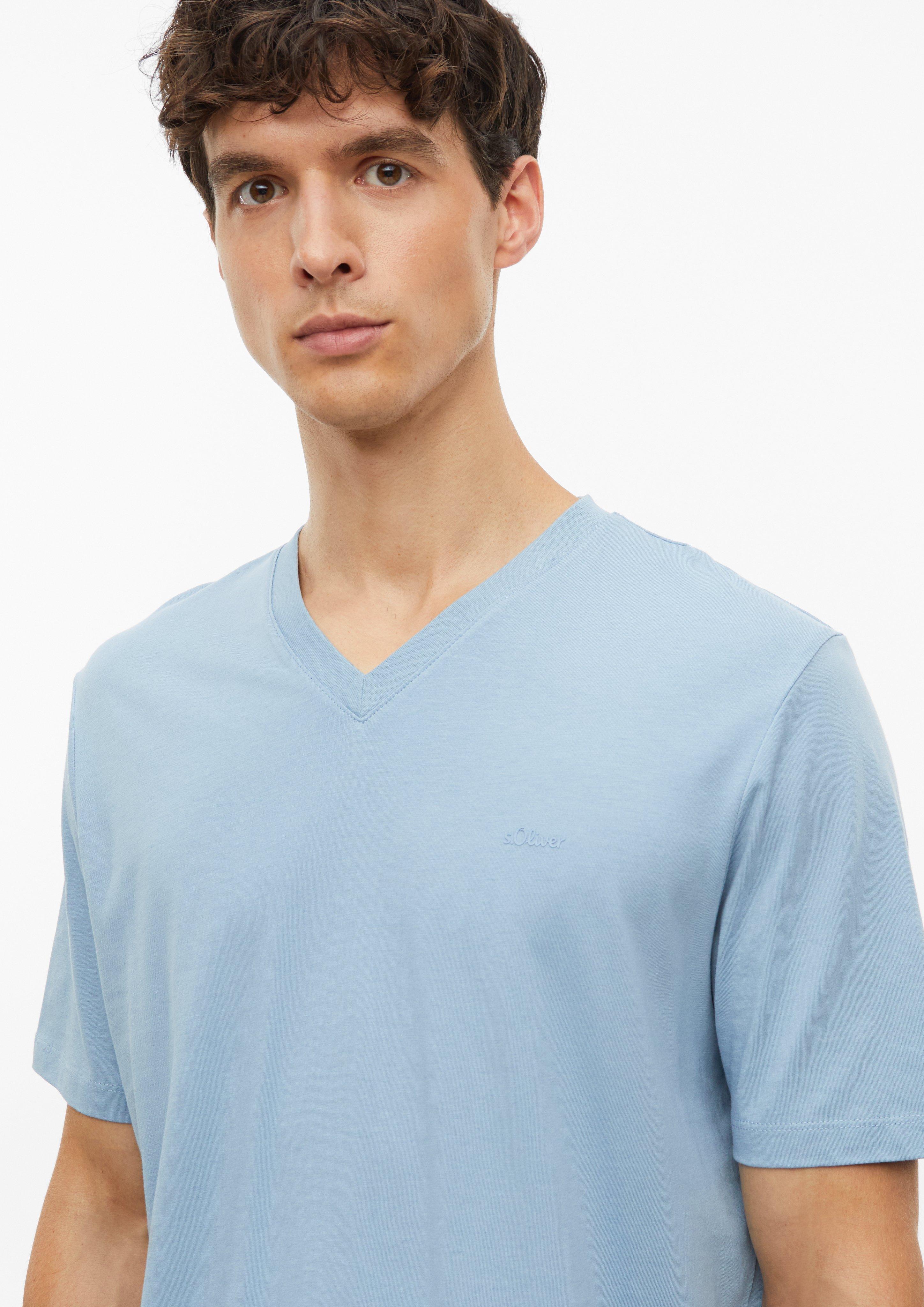 Herren Baumwoll-T-Shirt mit Logo-Print und V-Neck in blau von s.Oliver