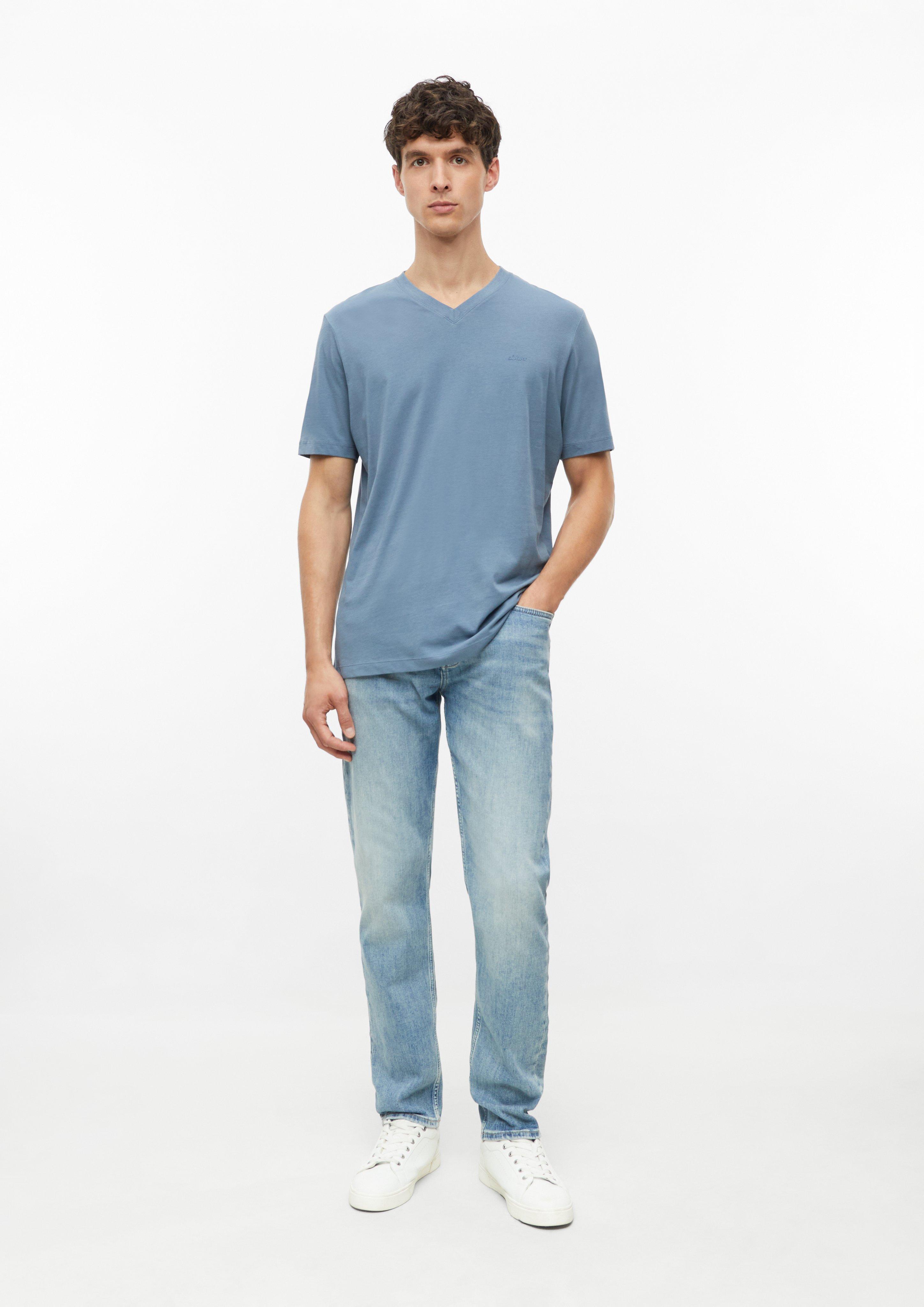Herren Baumwoll-T-Shirt mit Logo-Print und V-Neck in blau von s.Oliver