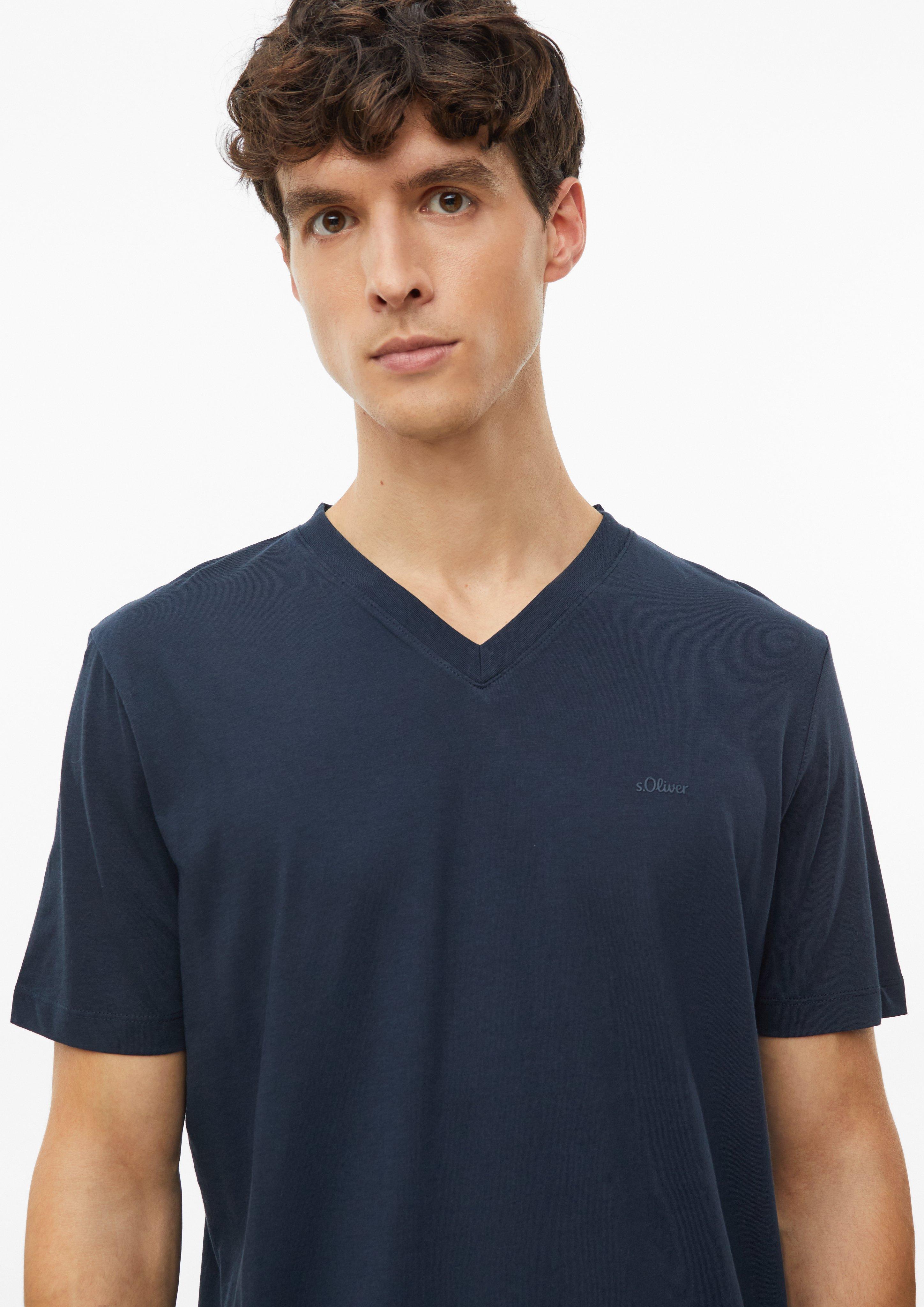 Herren Baumwoll-T-Shirt mit Logo-Print und V-Neck in blau von s.Oliver
