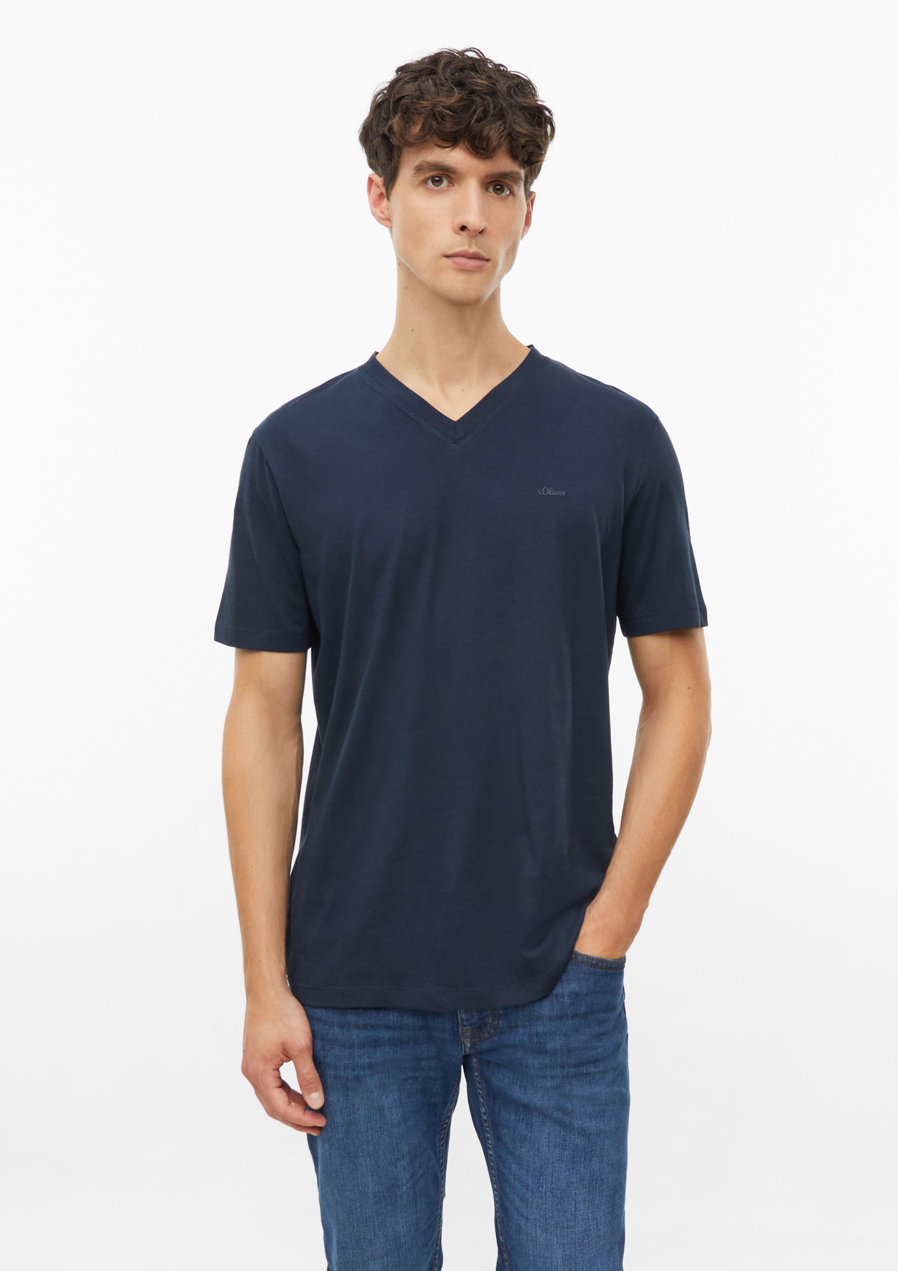 T-shirt en coton avec logo imprimé et col en V en bleu marine de s.Oliver