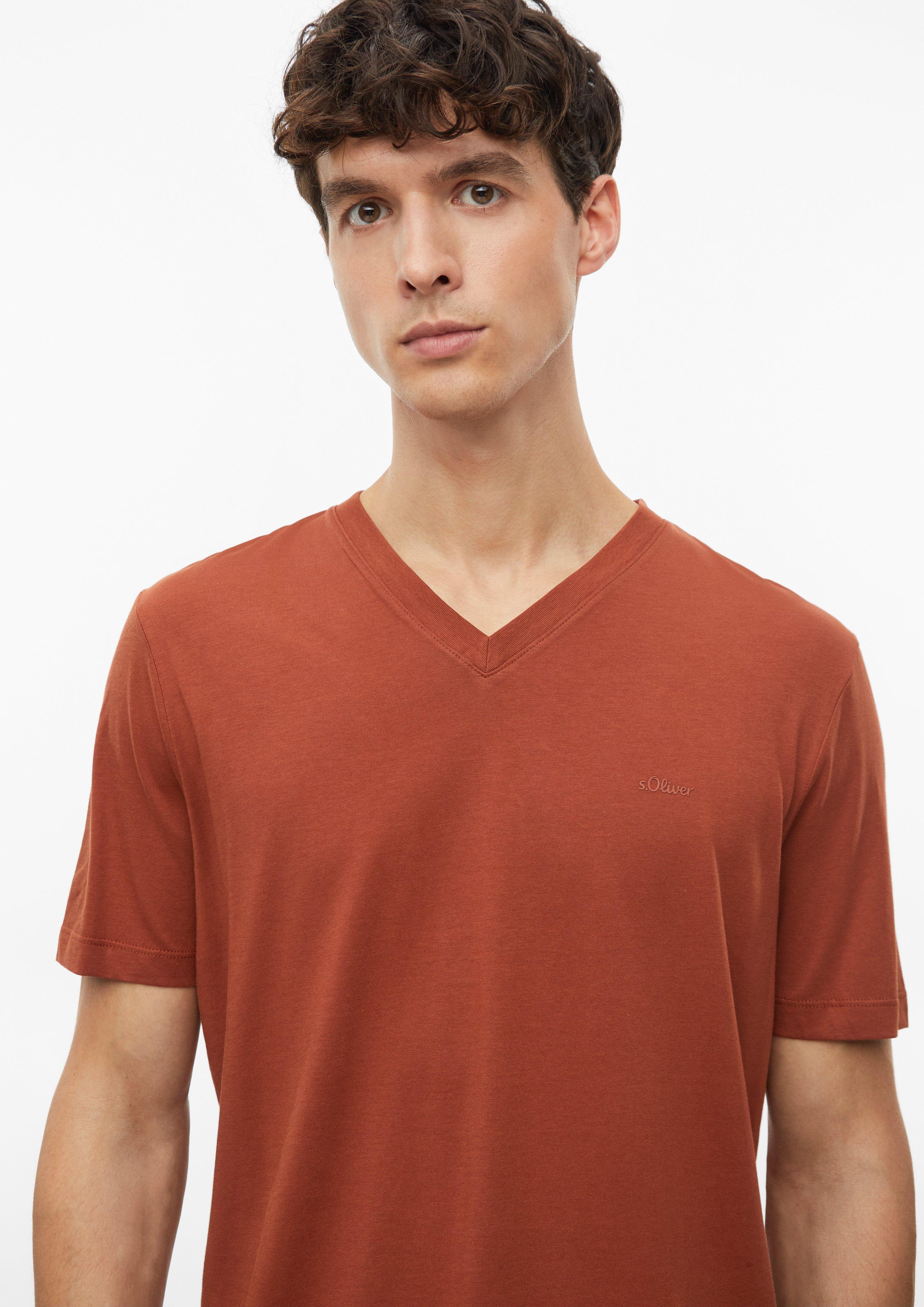 Herren Baumwoll-T-Shirt mit Logo-Print und V-Neck in orange von s.Oliver