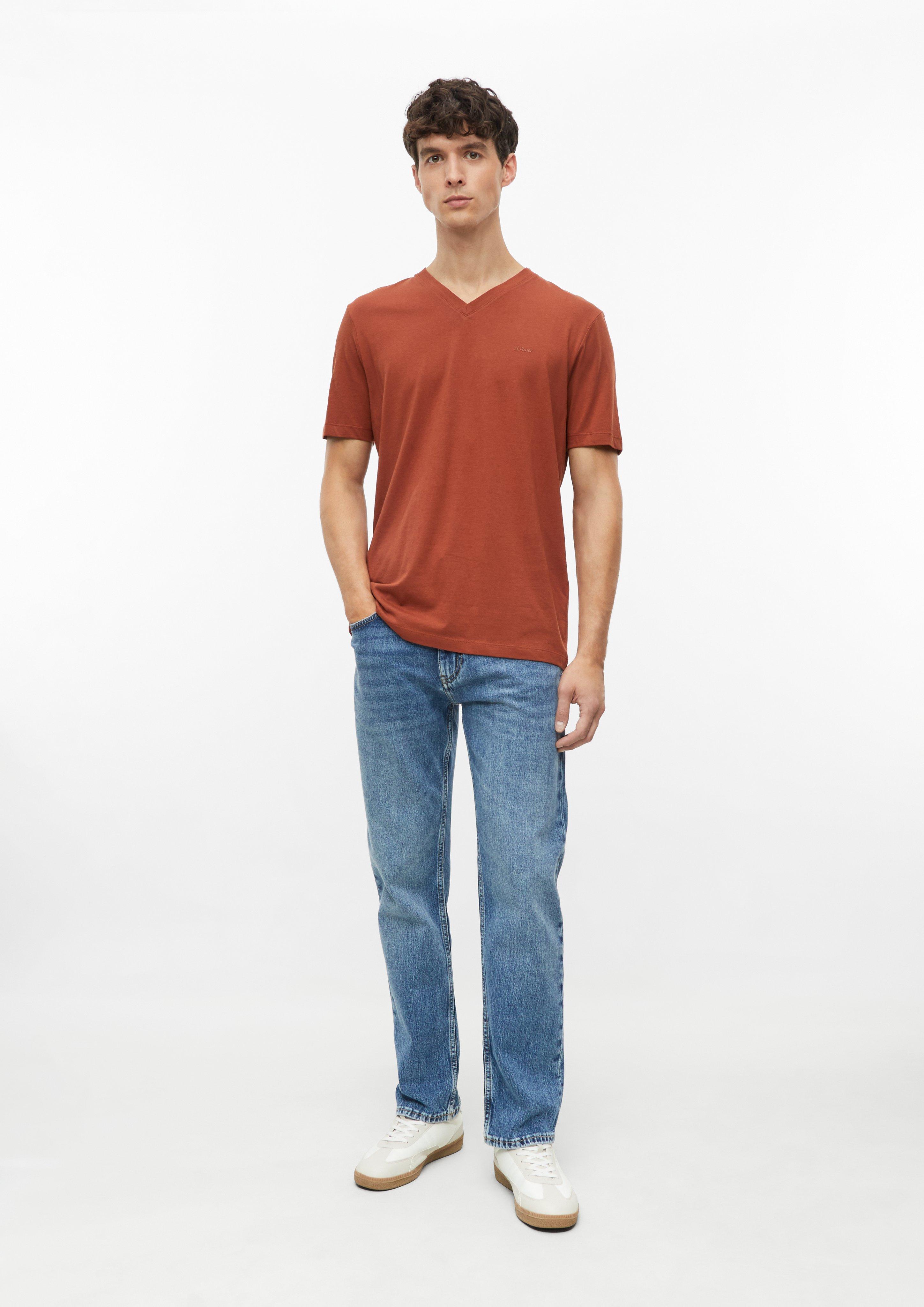 Herren Baumwoll-T-Shirt mit Logo-Print und V-Neck in orange von s.Oliver
