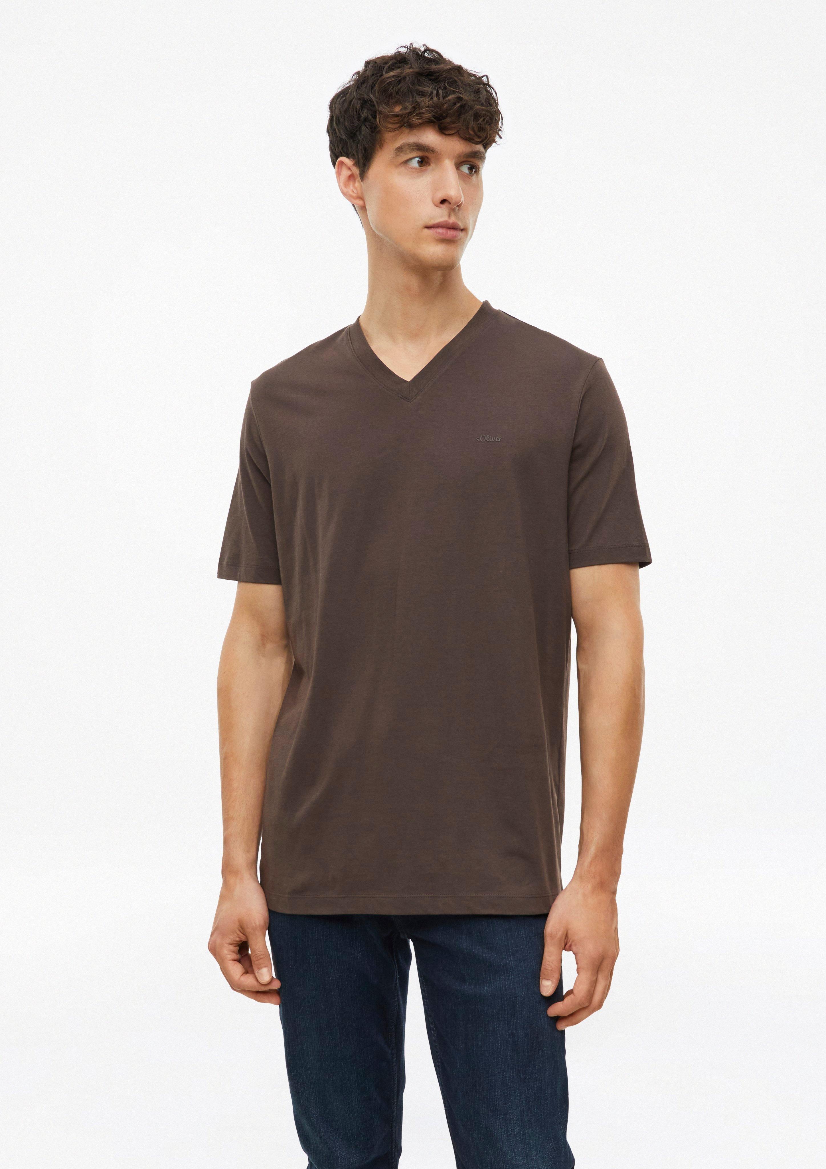 Hommes T-shirt en coton avec logo imprimé et col en V en marron foncé de s.Oliver