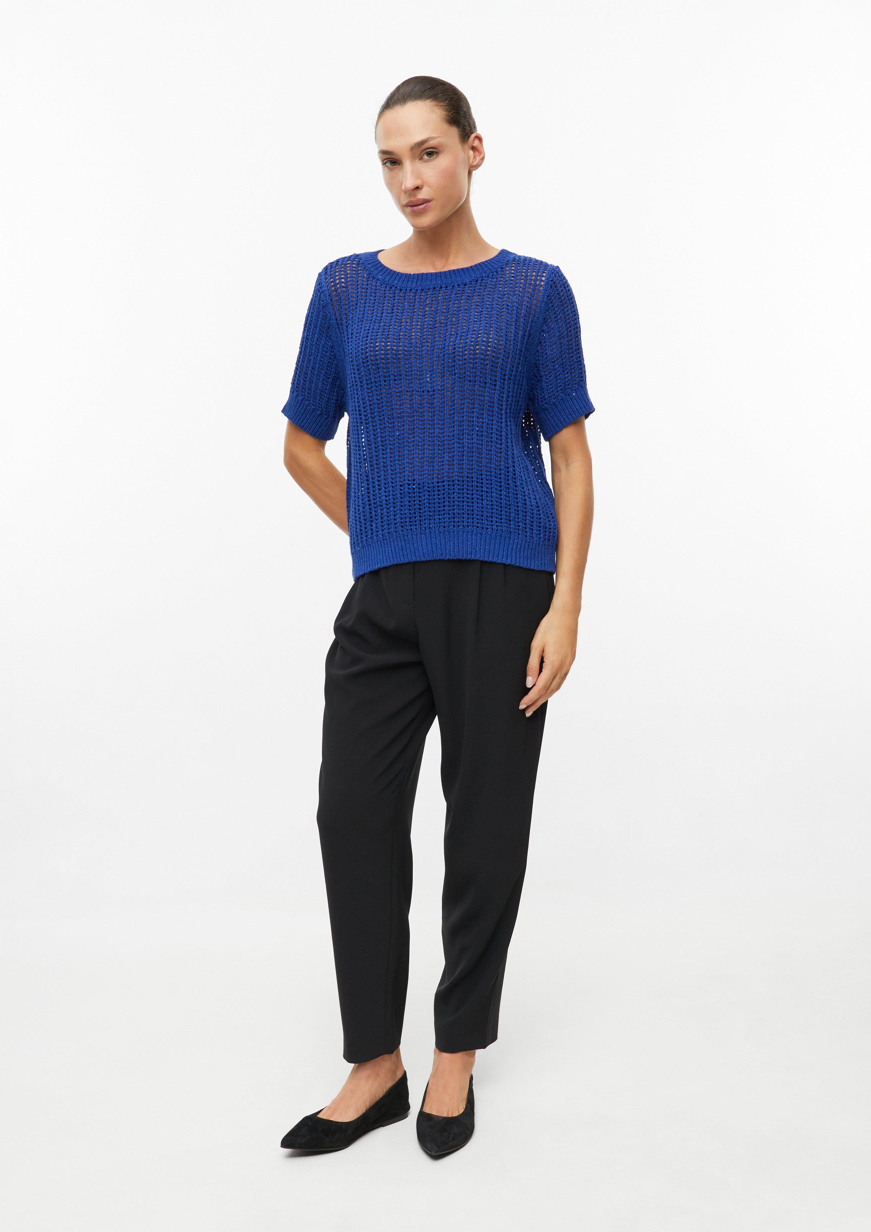 Femmes Pull à manches courtes légèrement transparent, avec motif ajouré et paillettes en bleu de s.Oliver BLACK LABEL