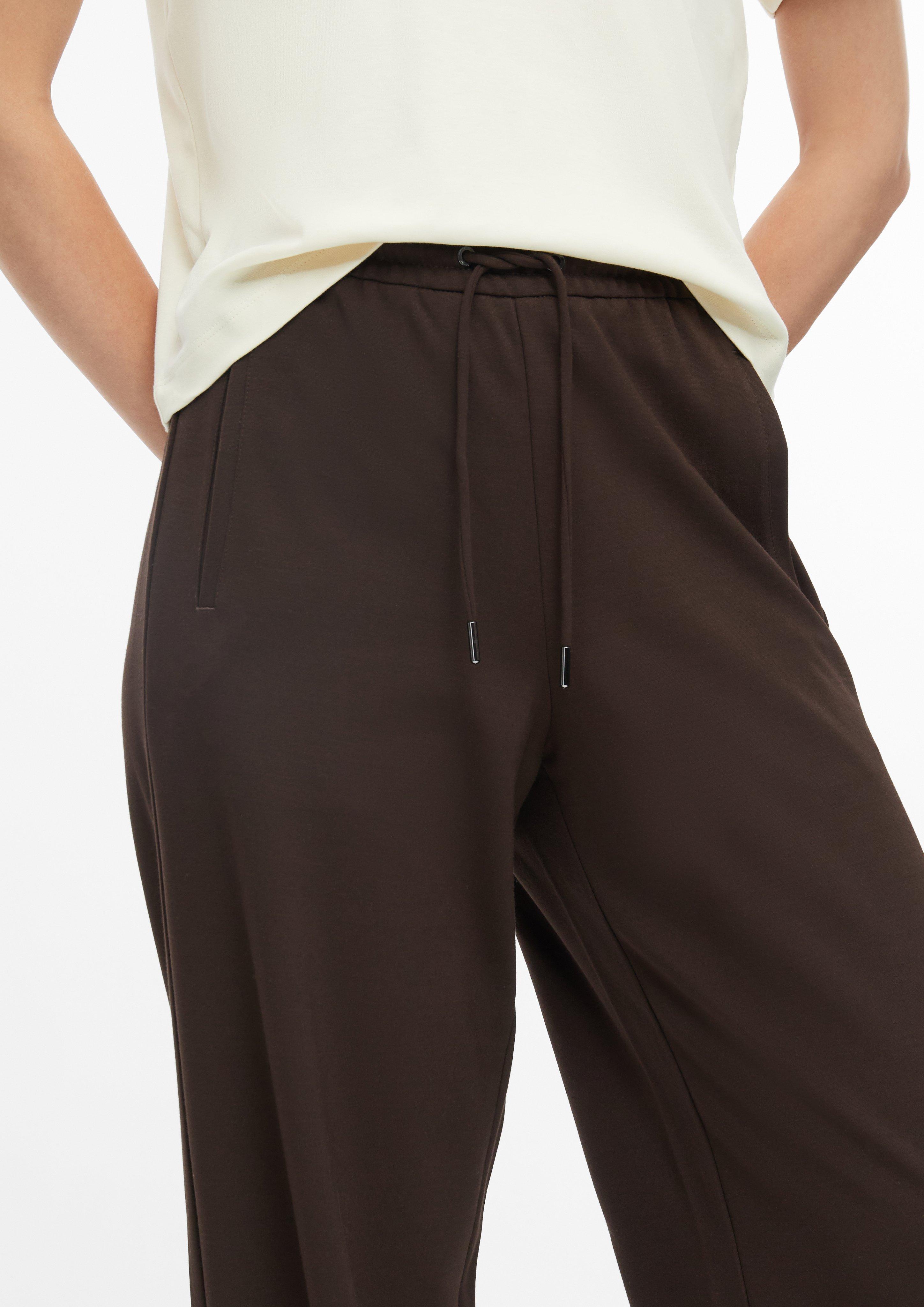 Dames Soepelvallende broek met wijde pijpen en elastische tailleband in bruin van s.Oliver