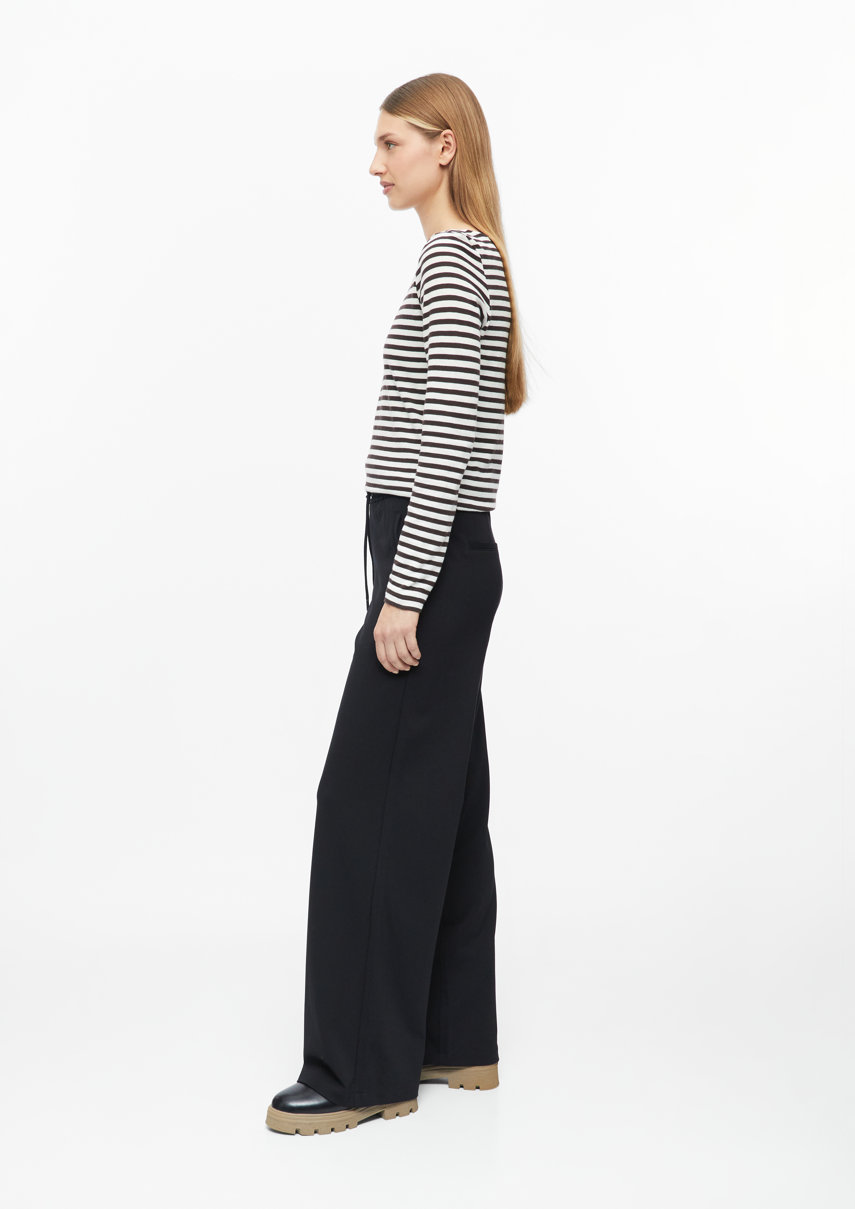 Dames Soepelvallende broek met wijde pijpen en elastische tailleband in zwart van s.Oliver