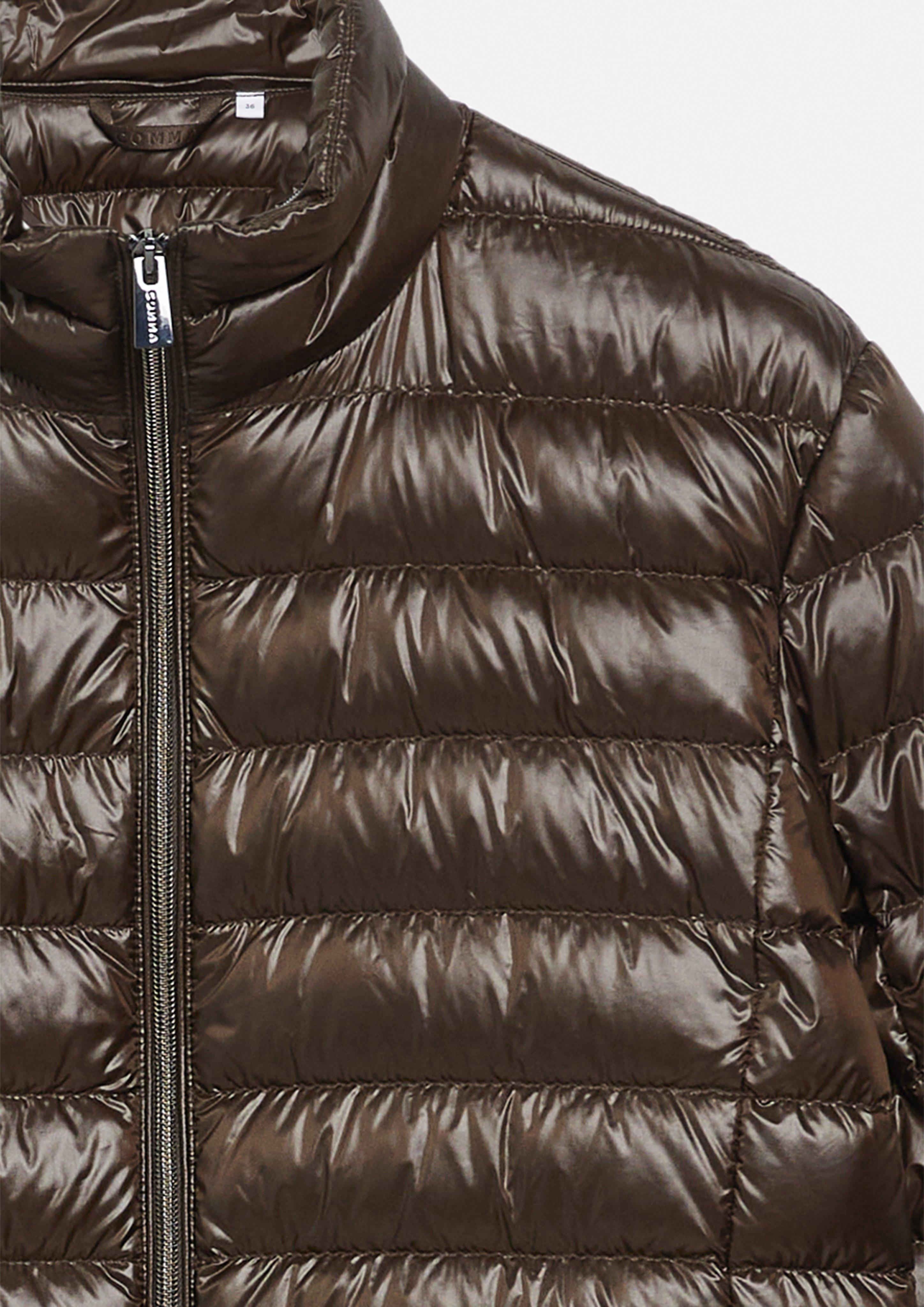 Damen Leichte Daunenjacke mit integrierter Packtasche in braun von comma