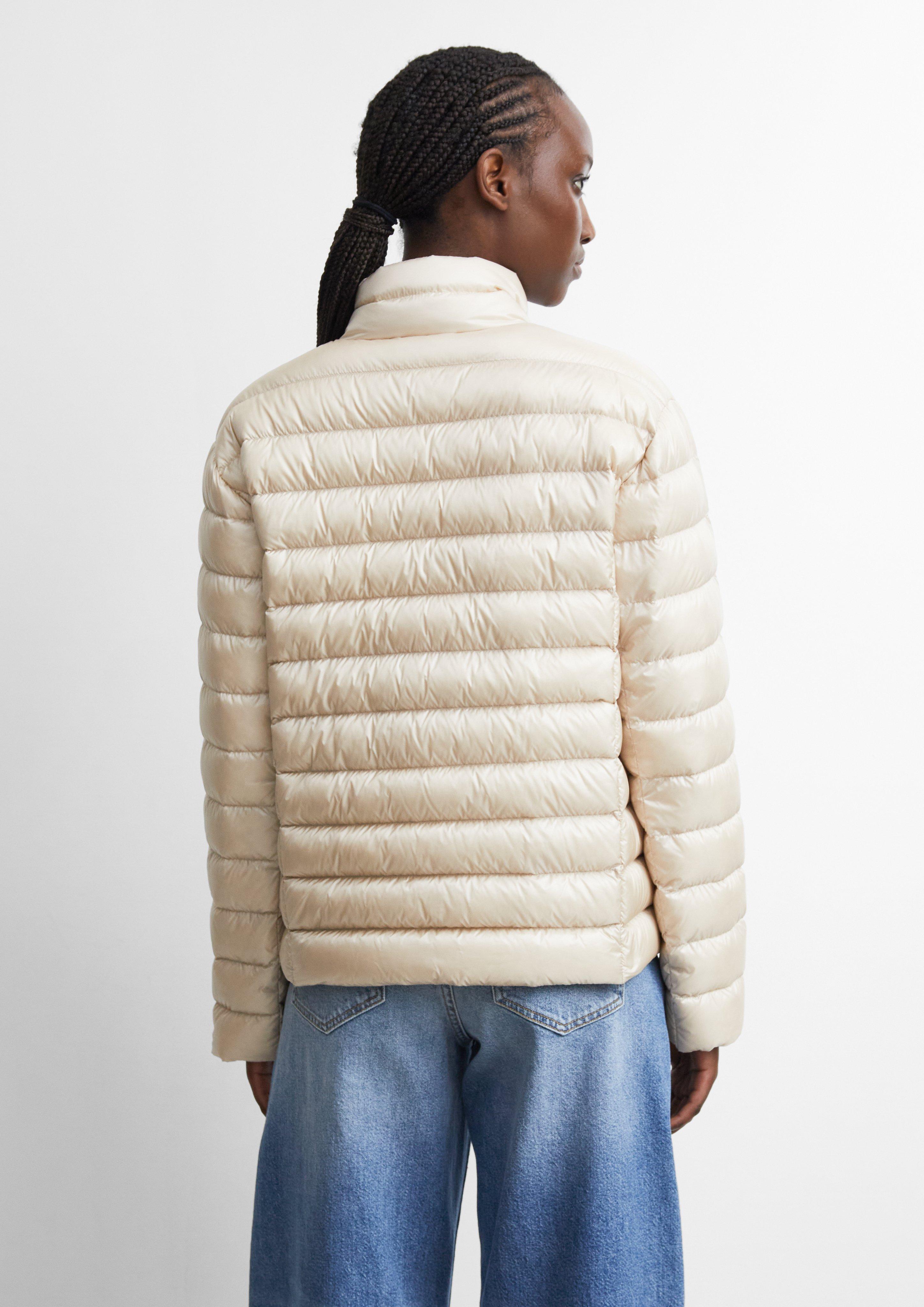 Leichte Daunenjacke mit integrierter Packtasche in beige von COMMA