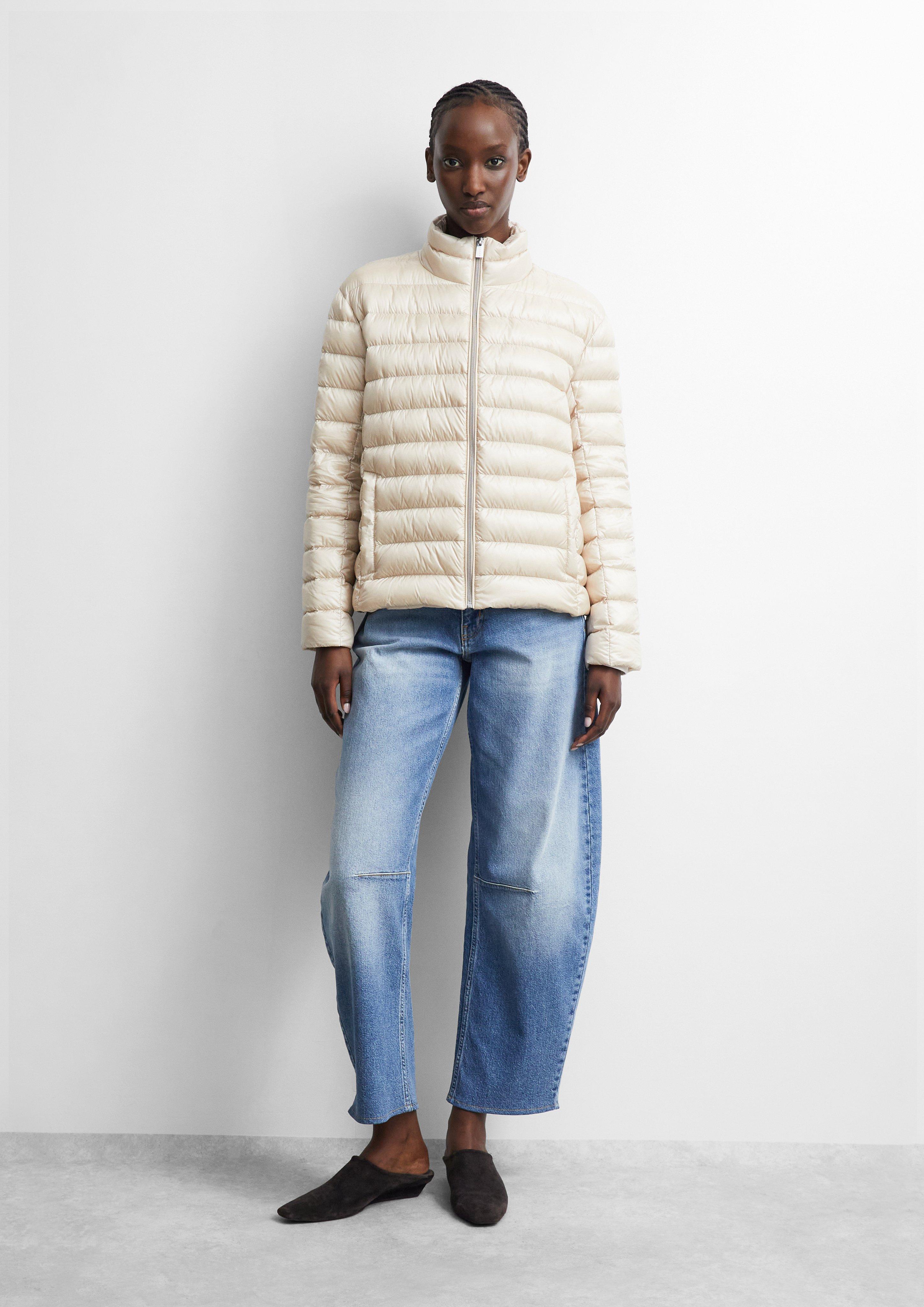 Leichte Daunenjacke mit integrierter Packtasche in beige von COMMA