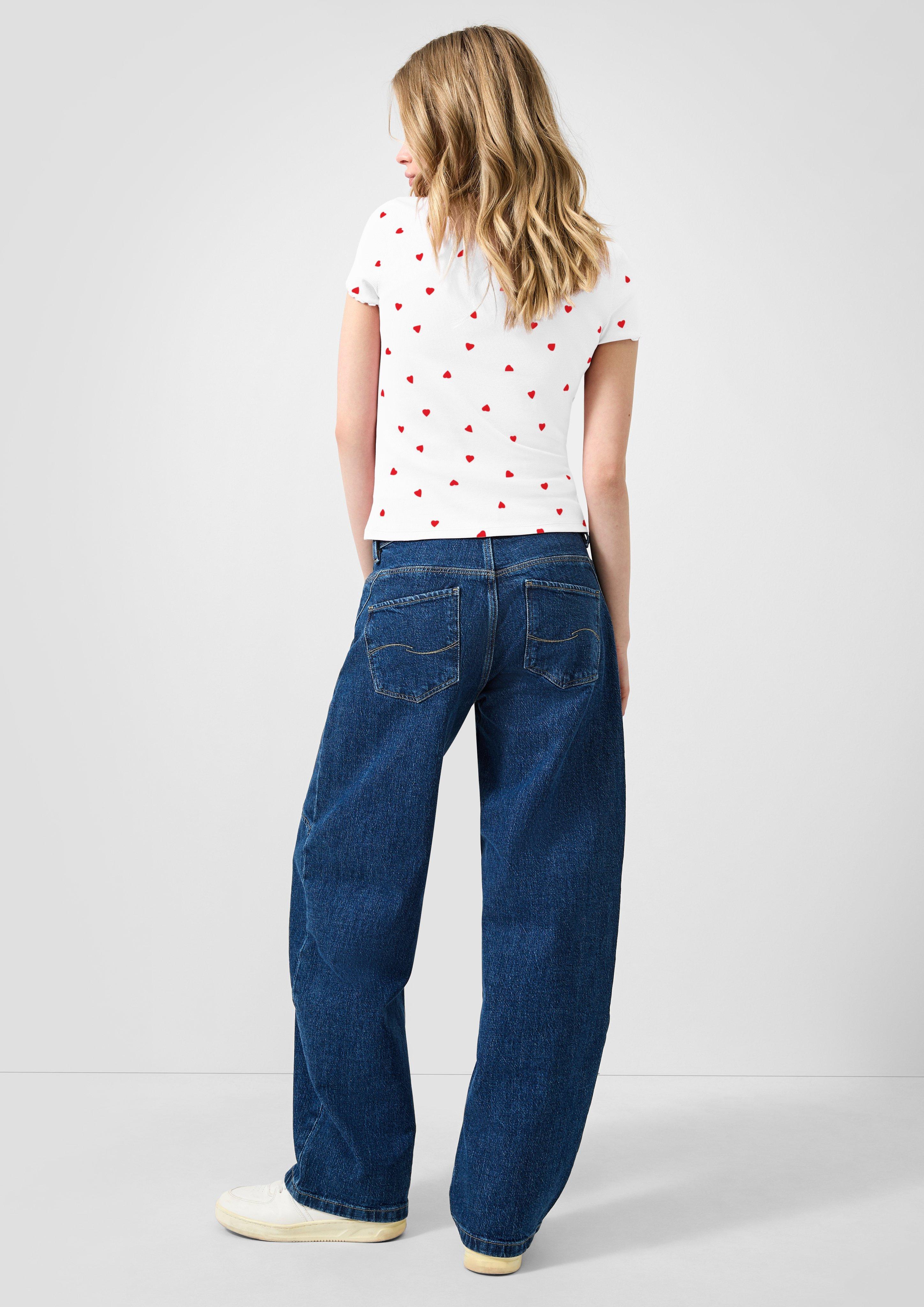 T-Shirt in 02A0 & 41A0