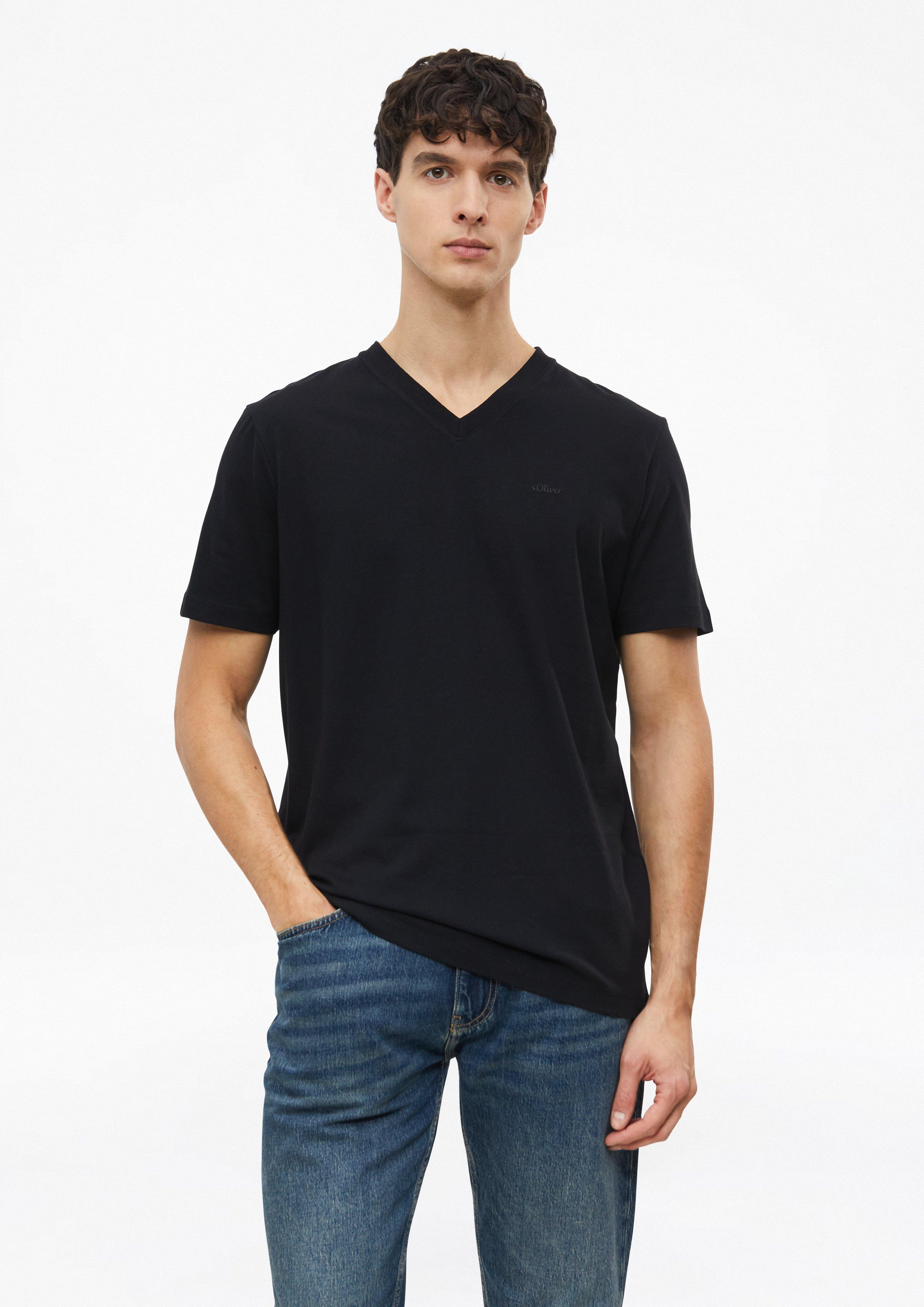 T-shirt en coton à col en V avec logo imprimé en noir de s.Oliver