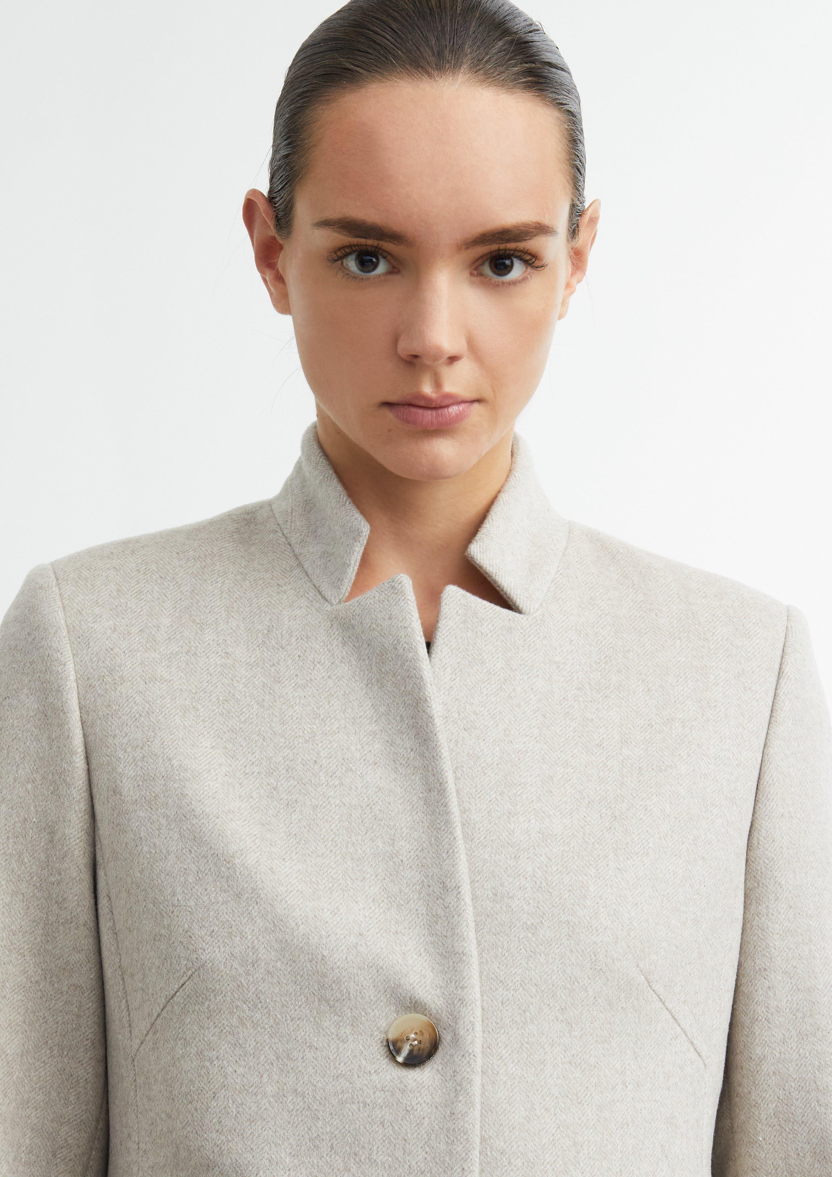 Taillierter Blazer-Mantel mit dezentem Herringbone-Muster in beige von COMMA
