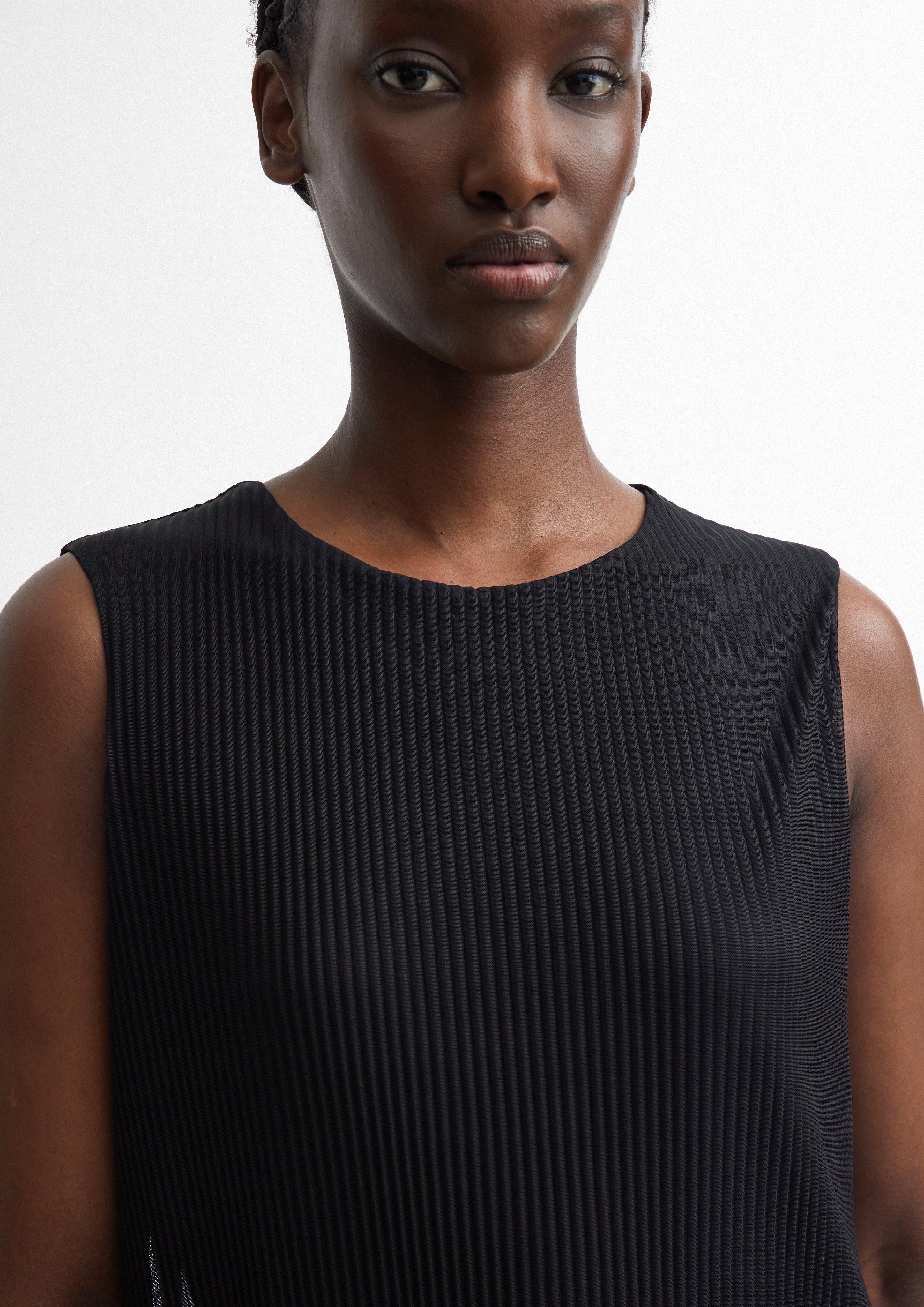Plissiertes Mesh-Top in schwarz von COMMA