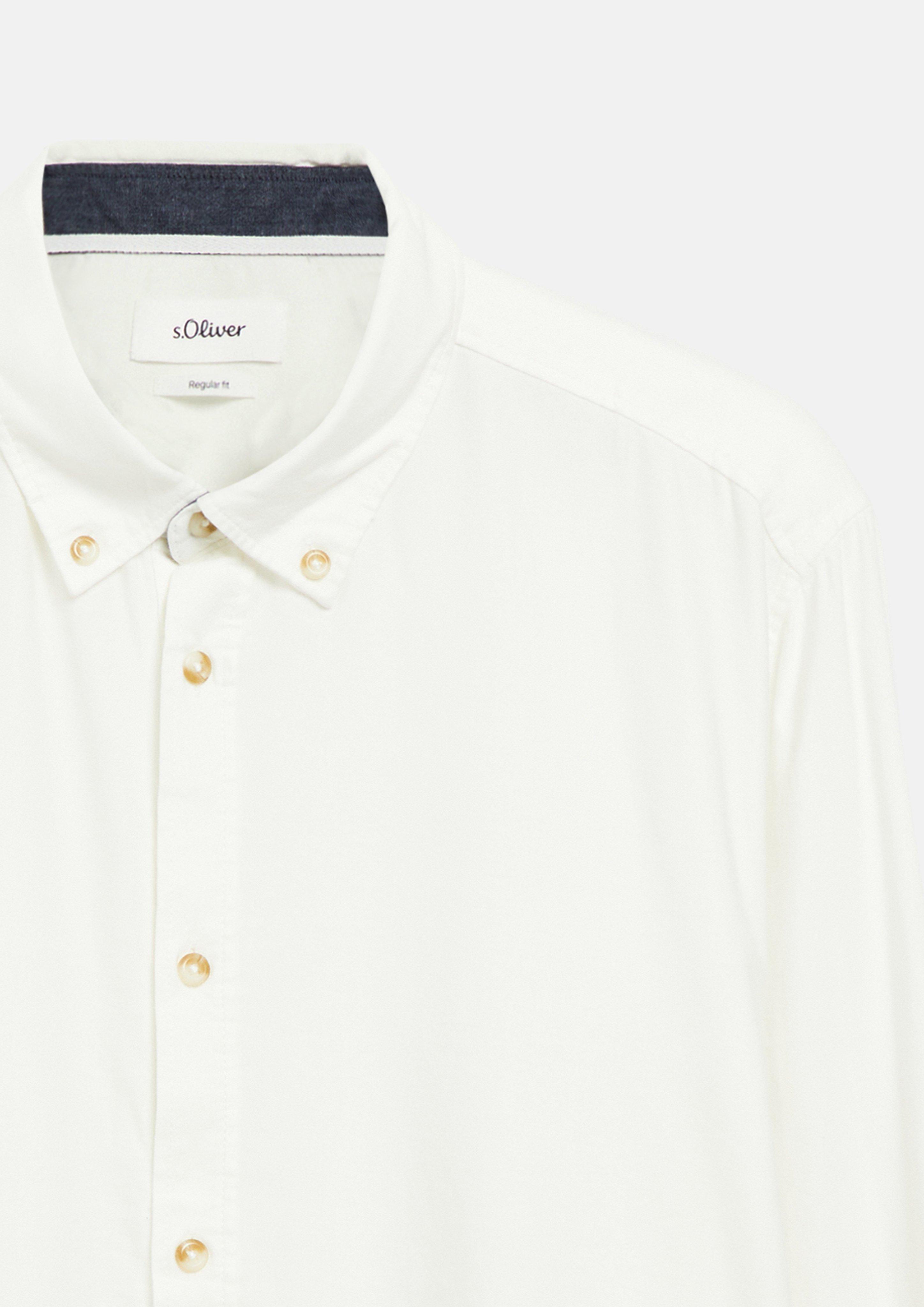 Hommes Coupe classique : chemise au toucher doux avec col boutonné en blanc de s.Oliver