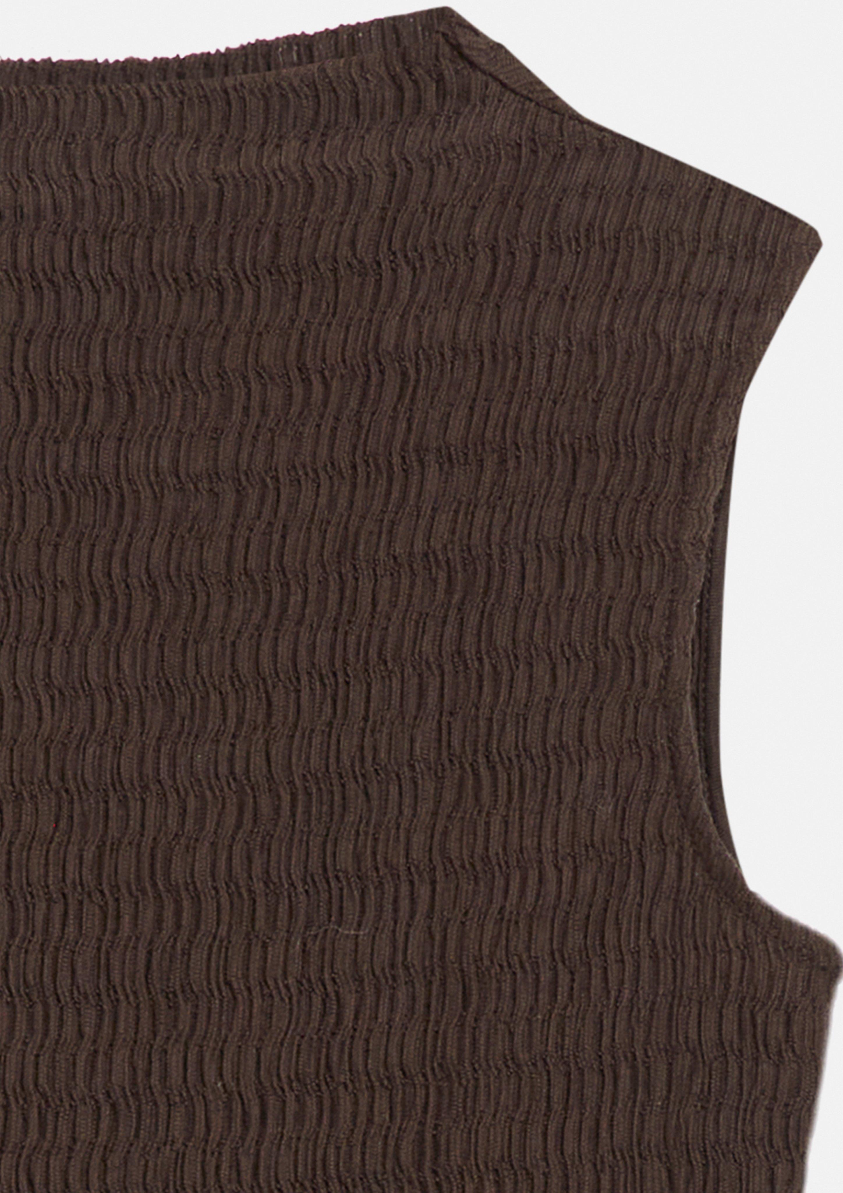 Strukturiertes Top mit leichtem Mockneck in braun von COMMA