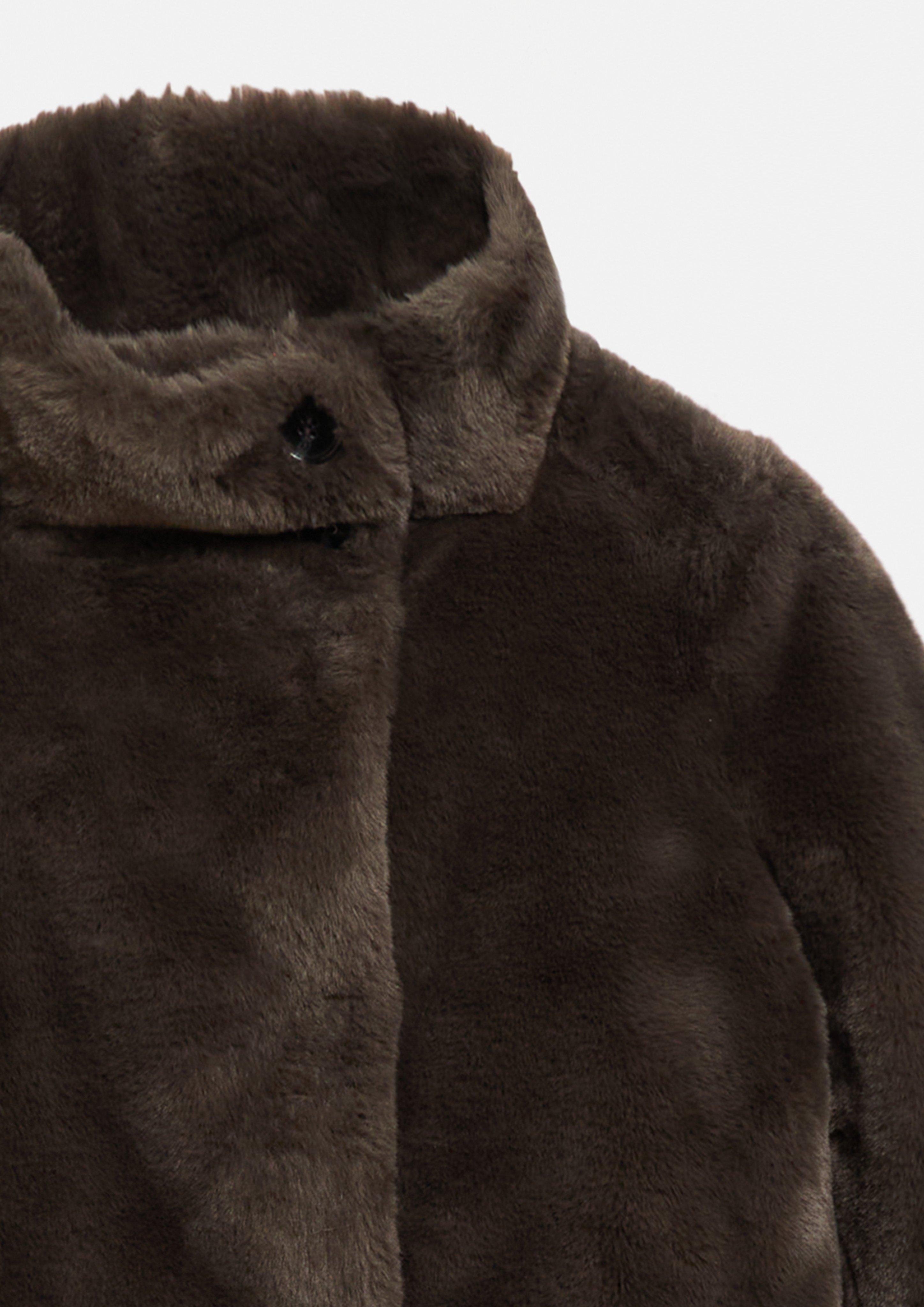Damen Fake-Fur-Jacke mit Strickbündchen in braun von comma