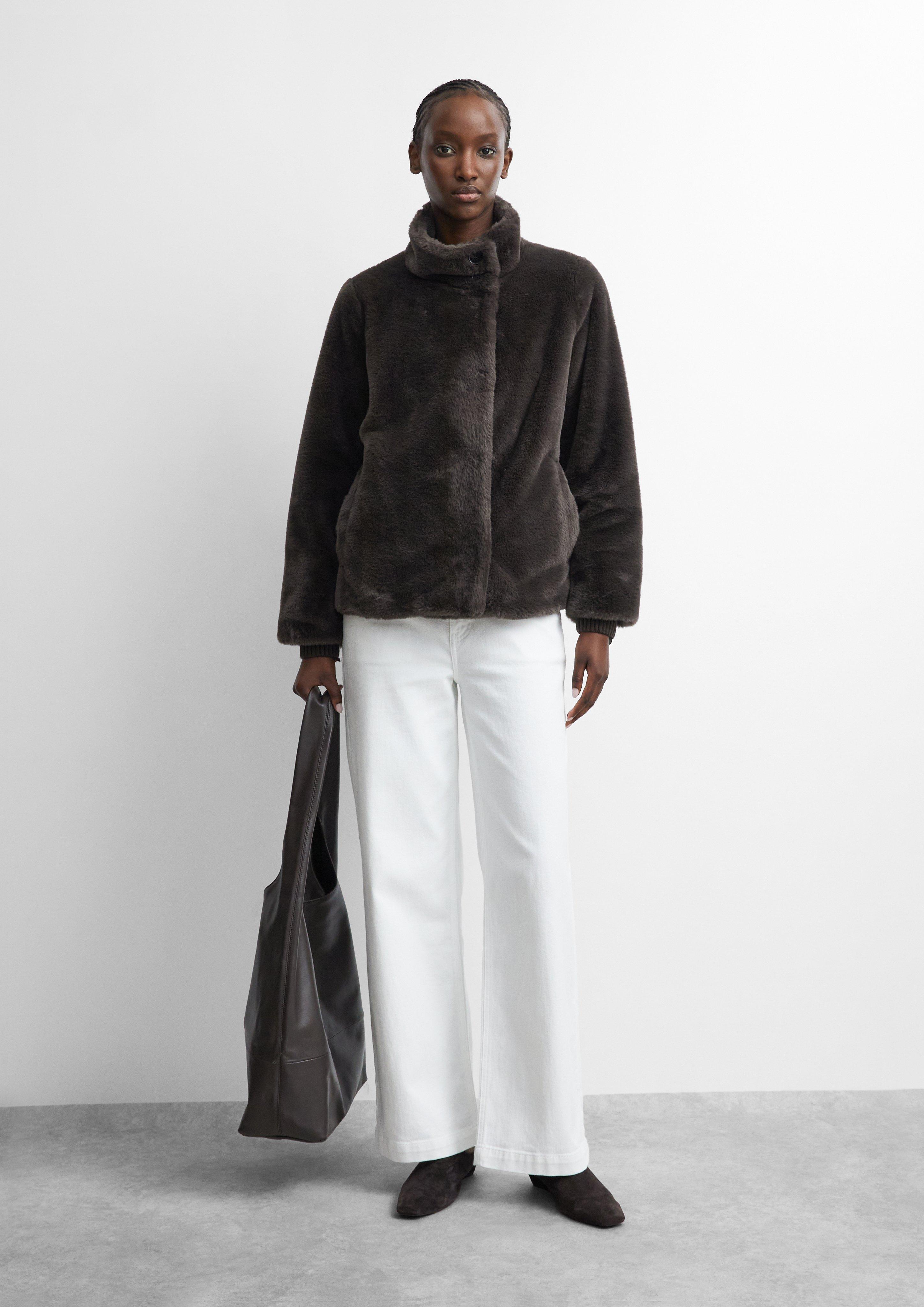 Damen Fake-Fur-Jacke mit Strickbündchen in braun von comma