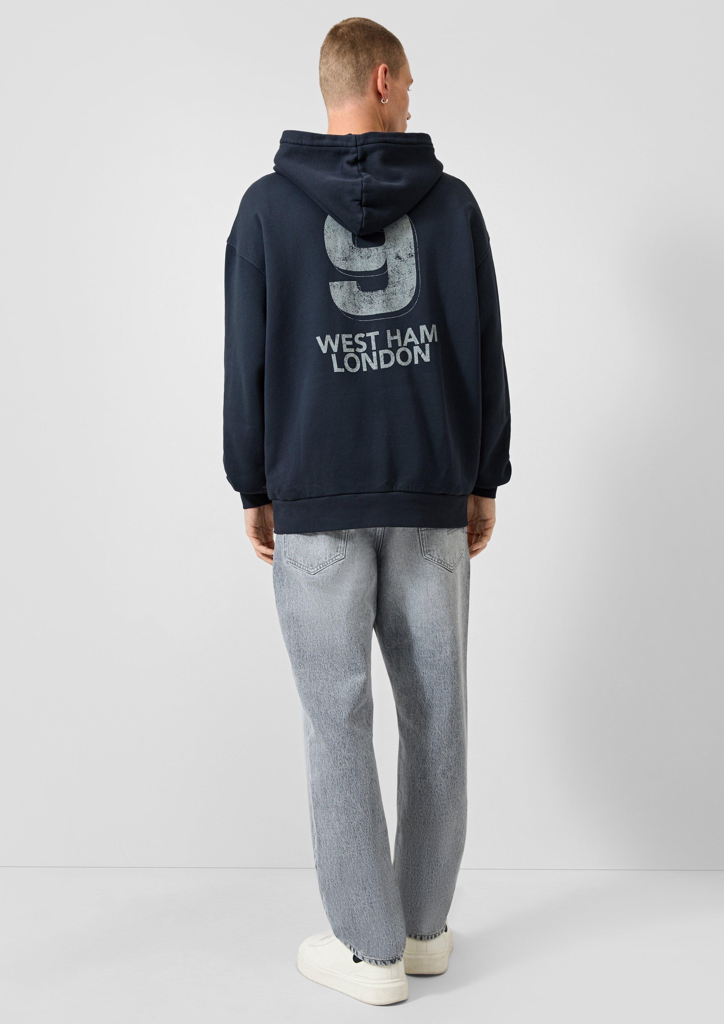 Hommes Sweat à capuche avec imprimé dans le dos en bleu de QS