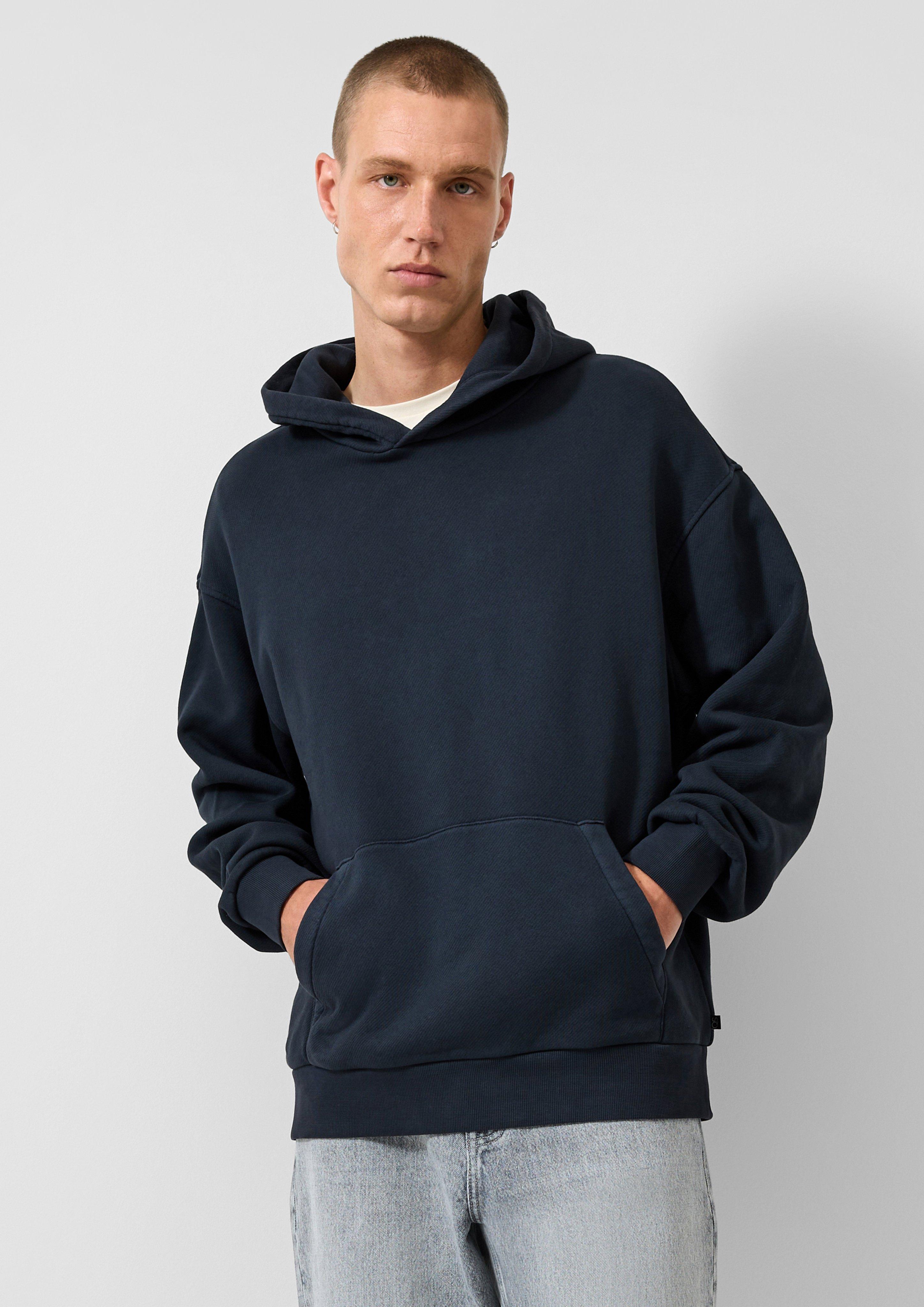 Sweat à capuche avec imprimé dans le dos en bleu marine de QS