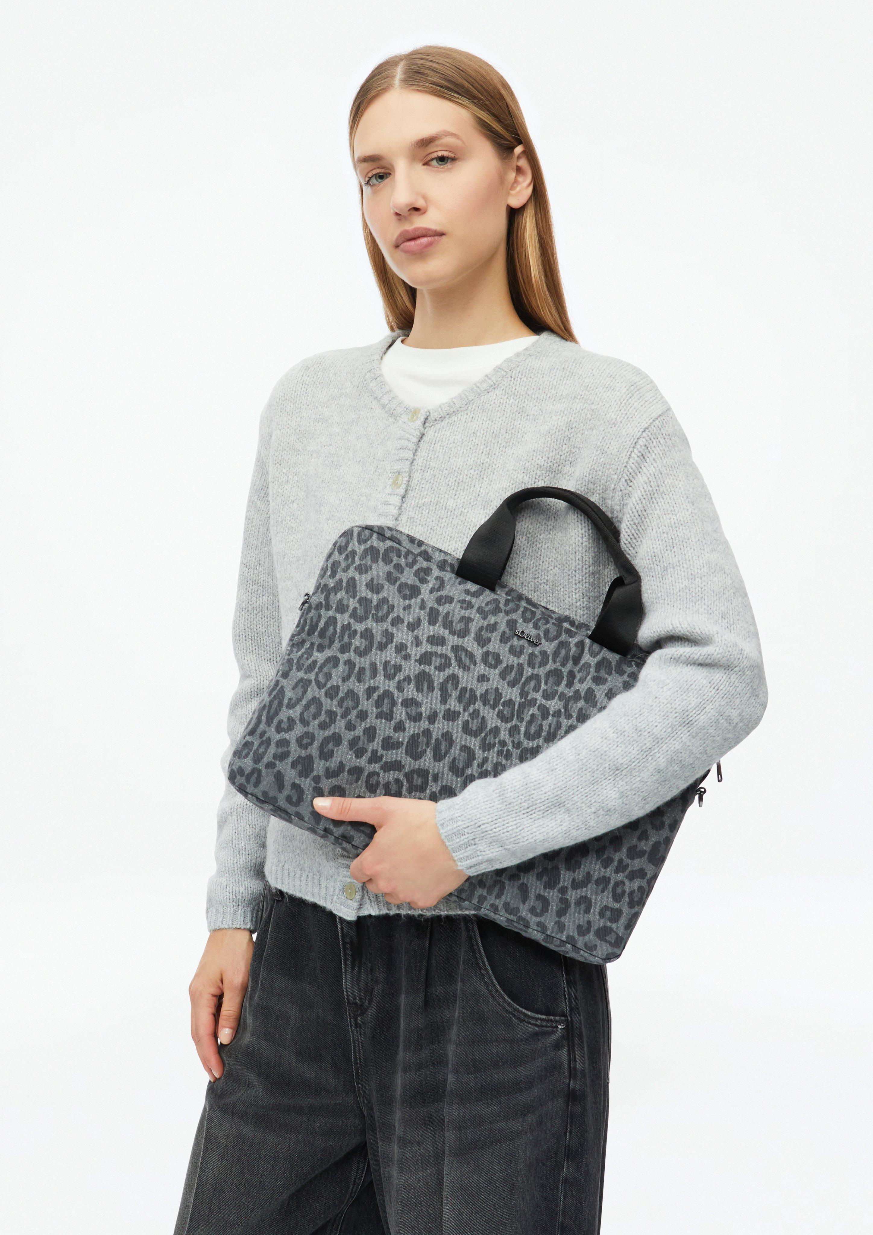 Femmes Sac imperméable à motif animalier et fermeture à glissière en gris de s.Oliver