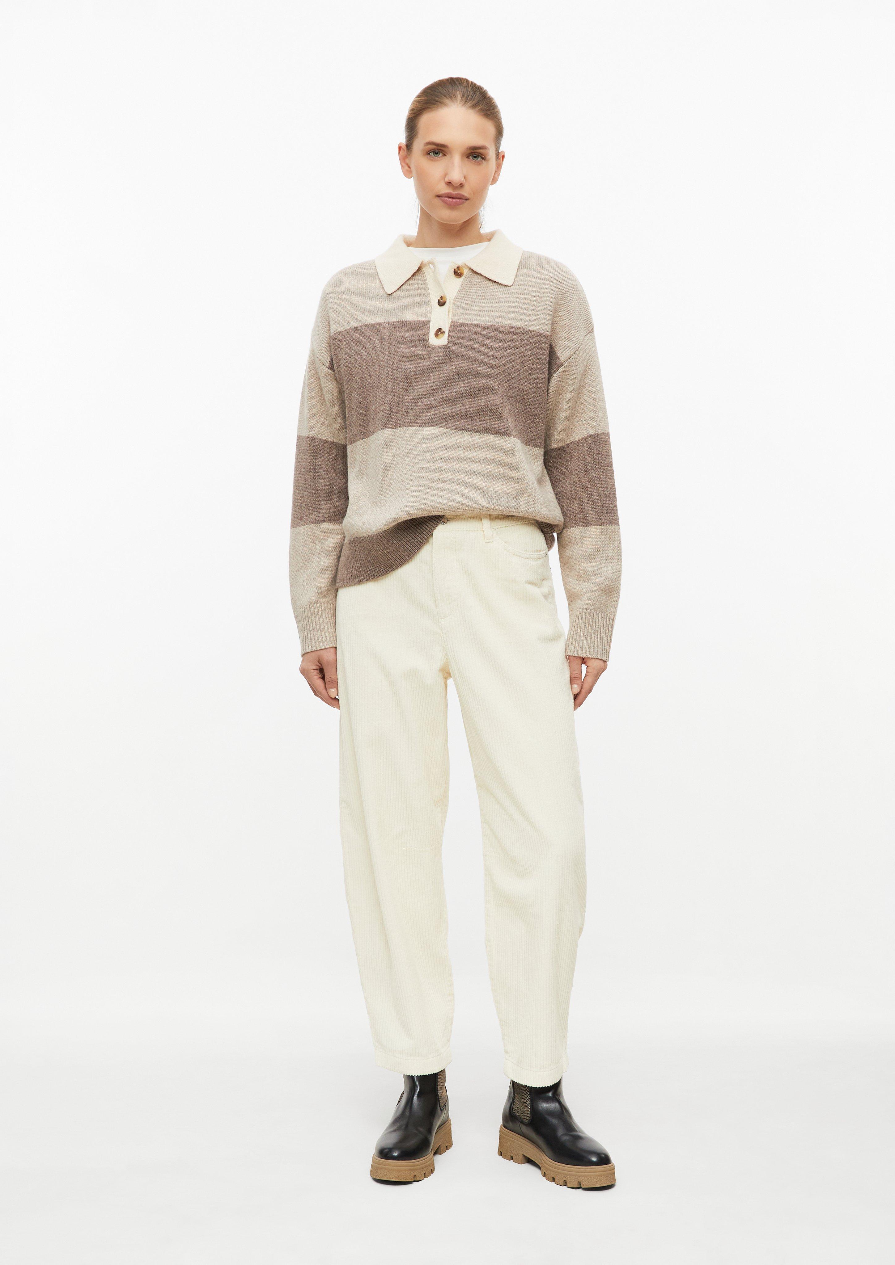 Pantalon en velours côtelé raccourci à jambes évasées en crème de s.Oliver