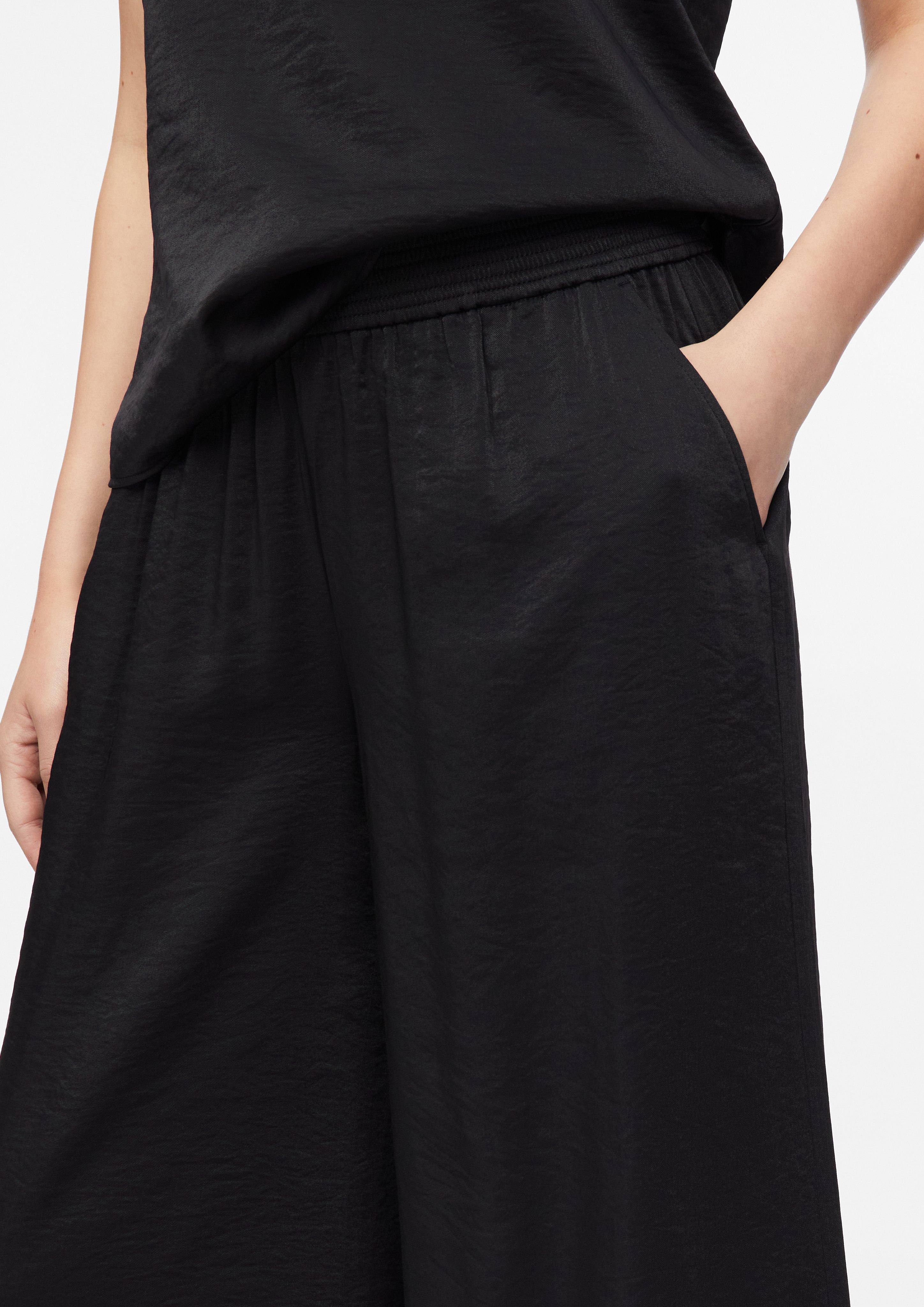 Pantalon en noir de COMMA