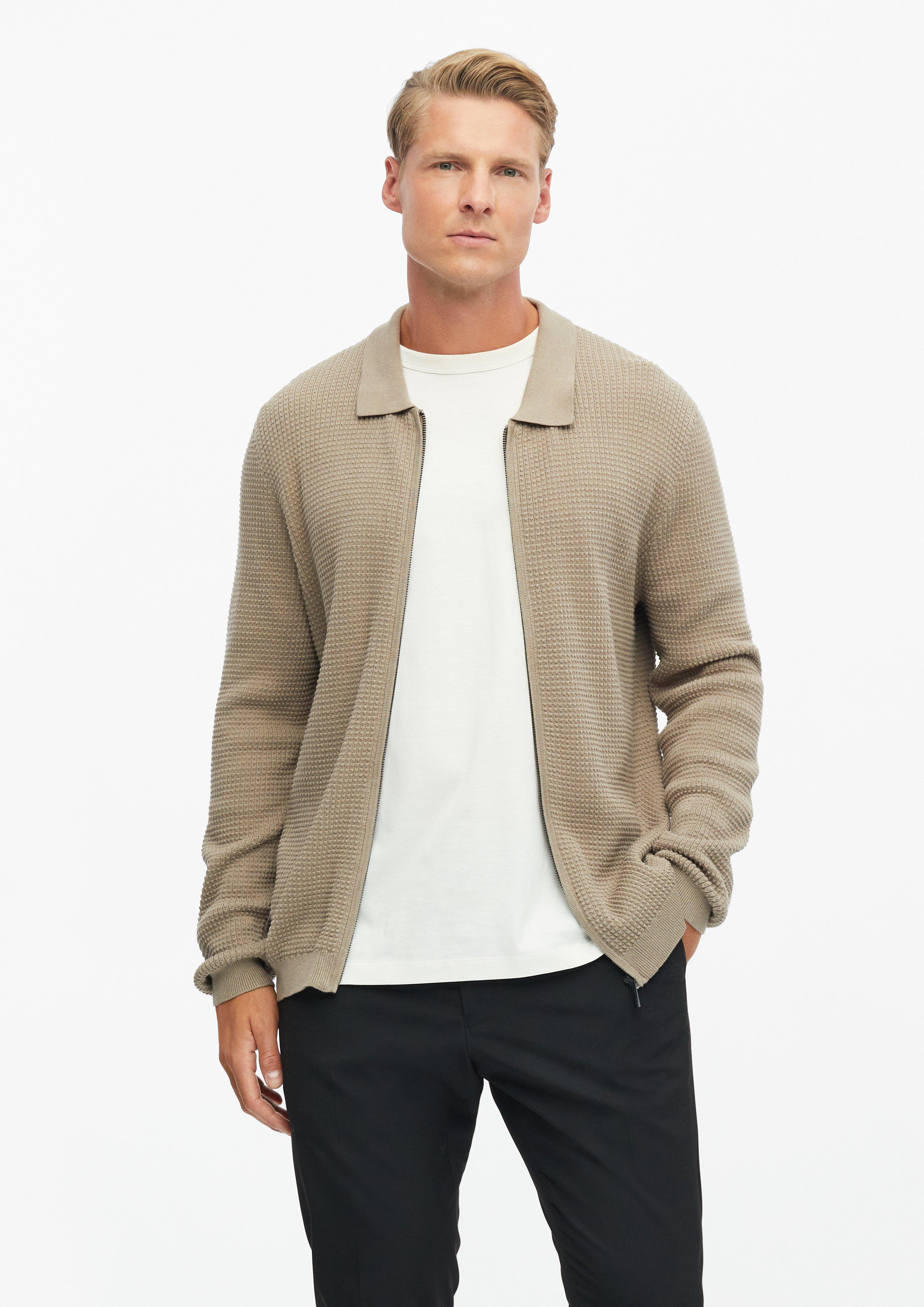 Strickjacke aus Waffelstruktur mit Polokragen in Farbe hellbraun von s.Oliver BLACK LABEL