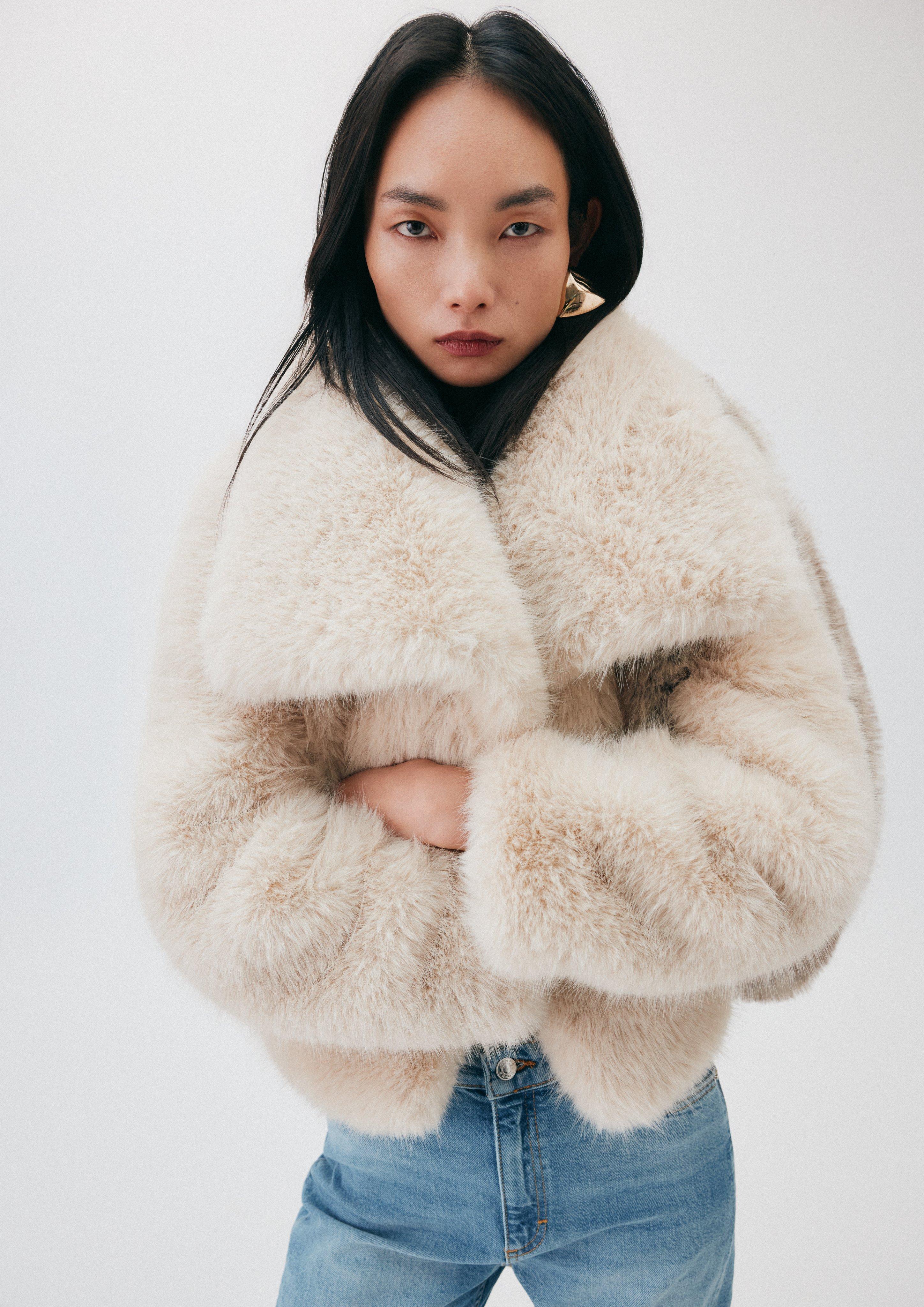 Veste en fausse fourrure tendance en beige de comma