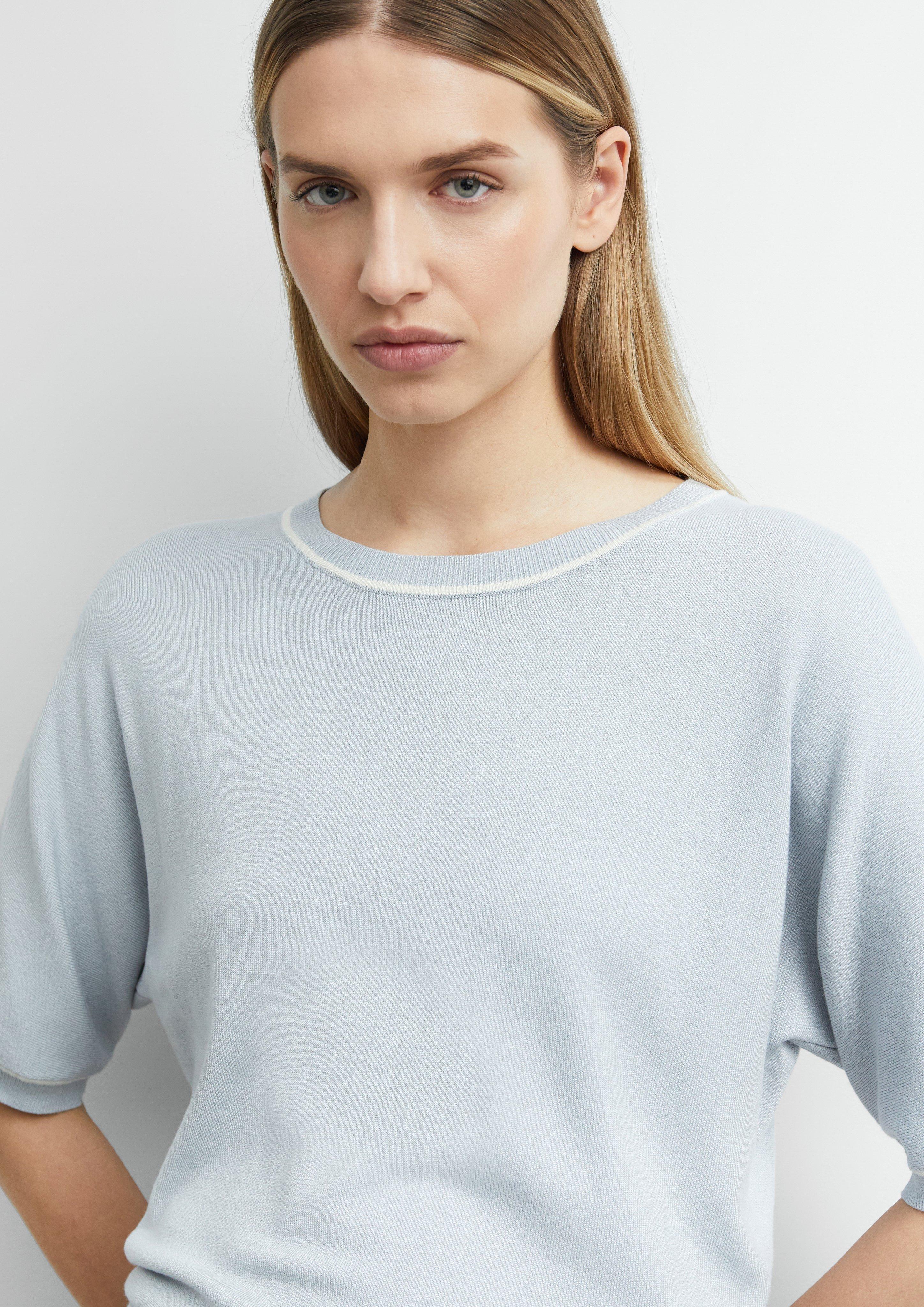 Feinstrick-Shirt mit Kontrast-Details in blau von COMMA