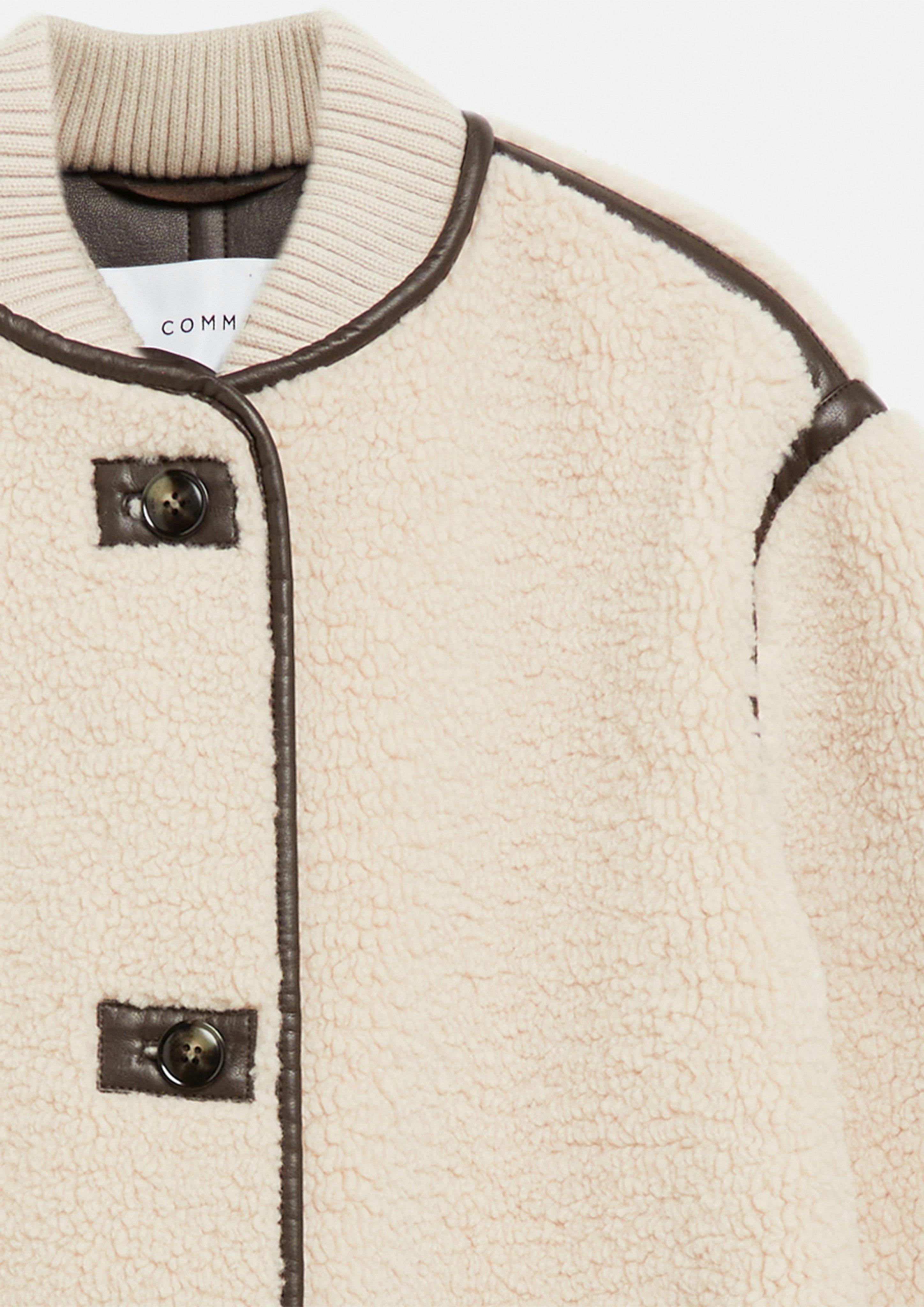 Teddy-Mantel mit Kontrast-Details in beige von COMMA