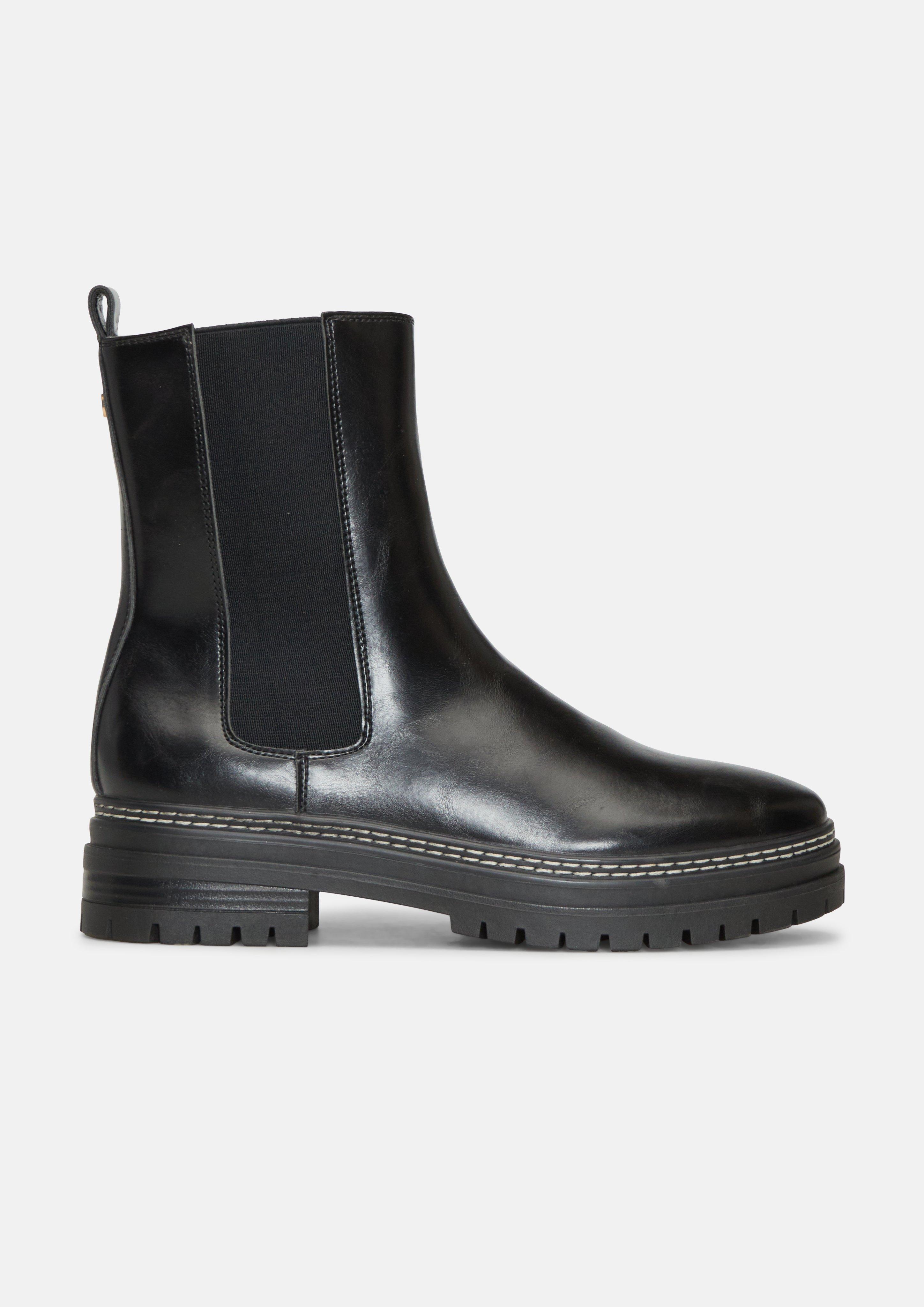 Chelsea boots in black by s.Oliver