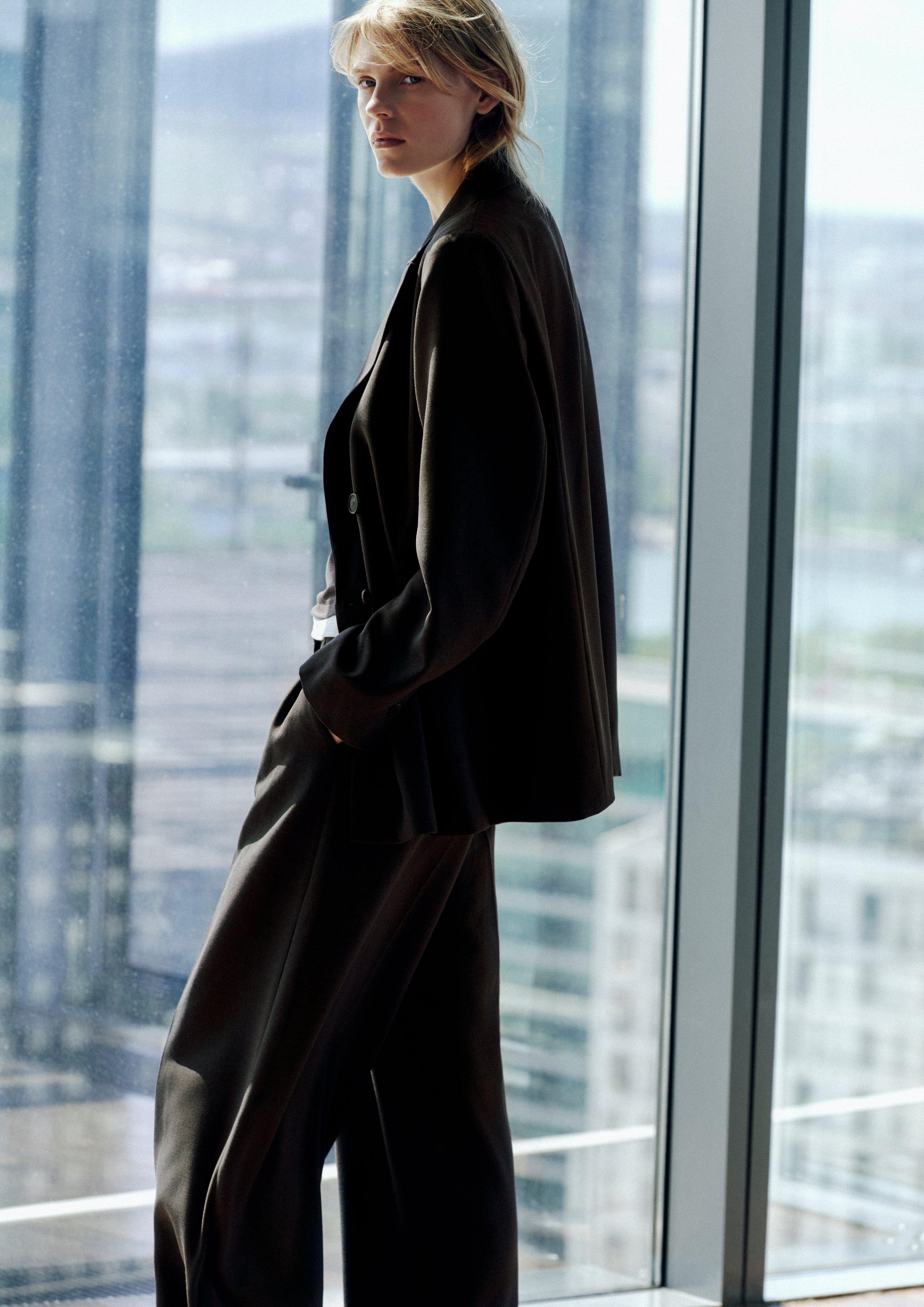 Indoor blazer in dark brown by COMMA