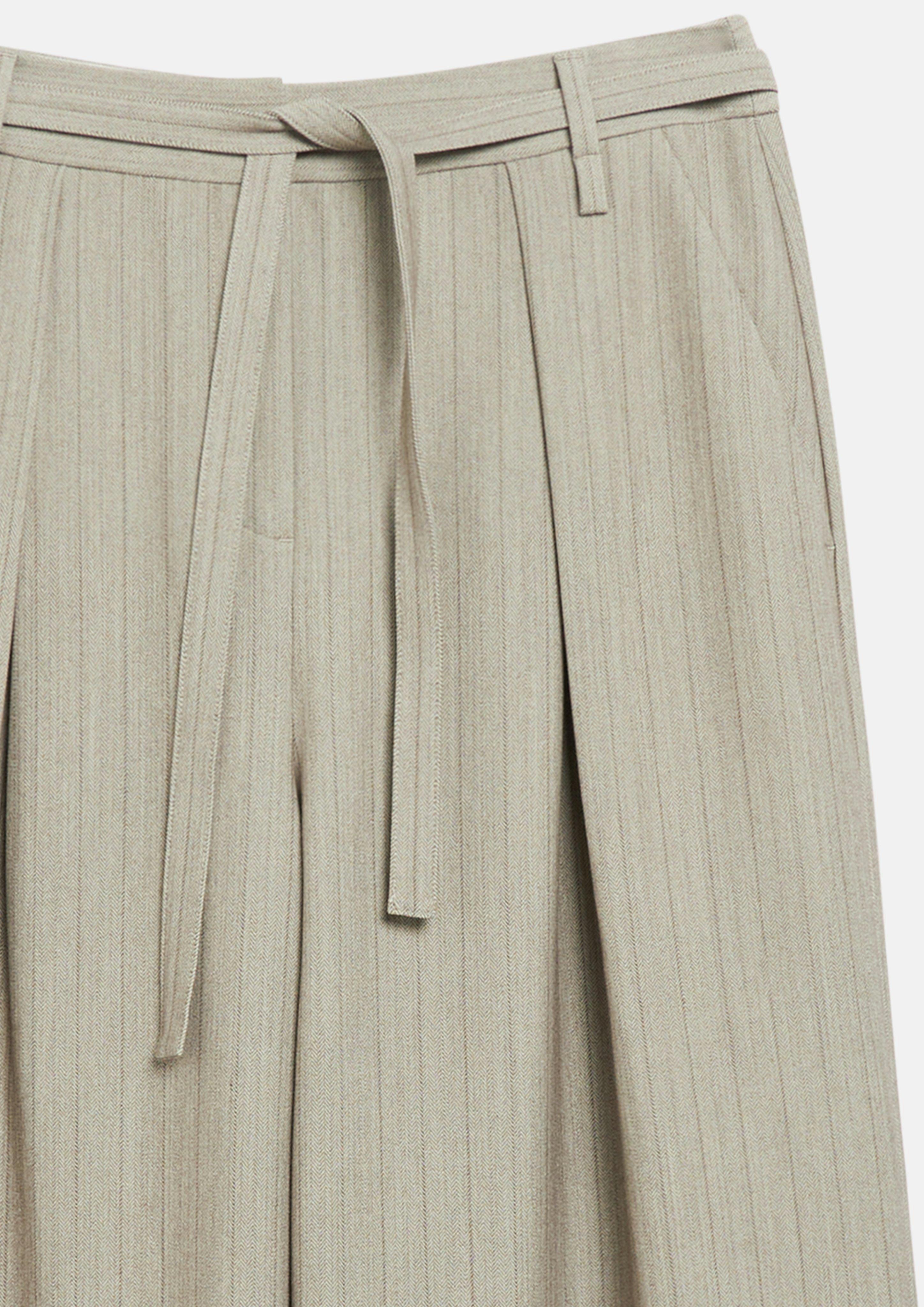 Wide-Leg-Hose mit Faltendetail und Gürtel in beige von COMMA