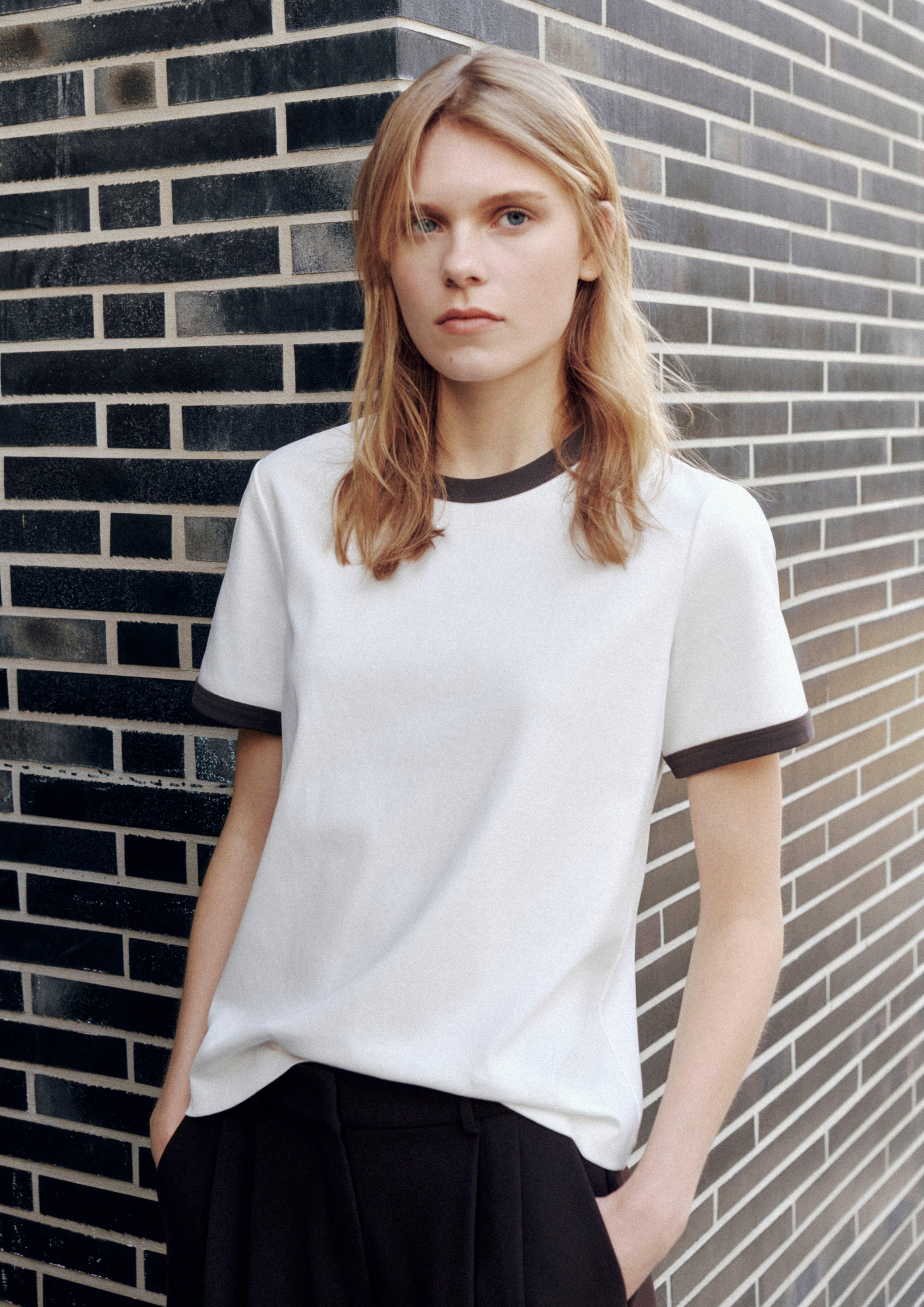 T-Shirt in weiß von COMMA