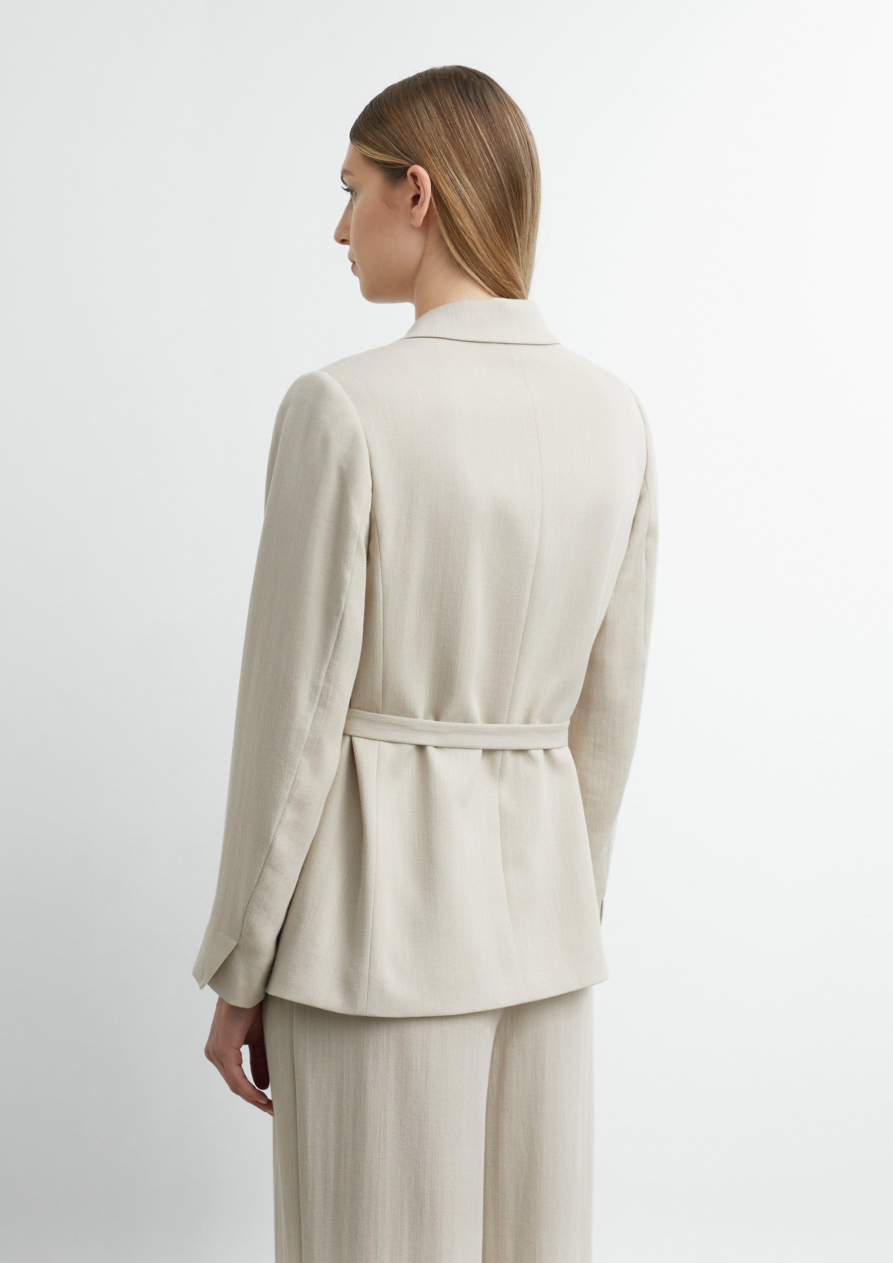 Strukturierter Blazer mit Taillenbetonung in beige von COMMA
