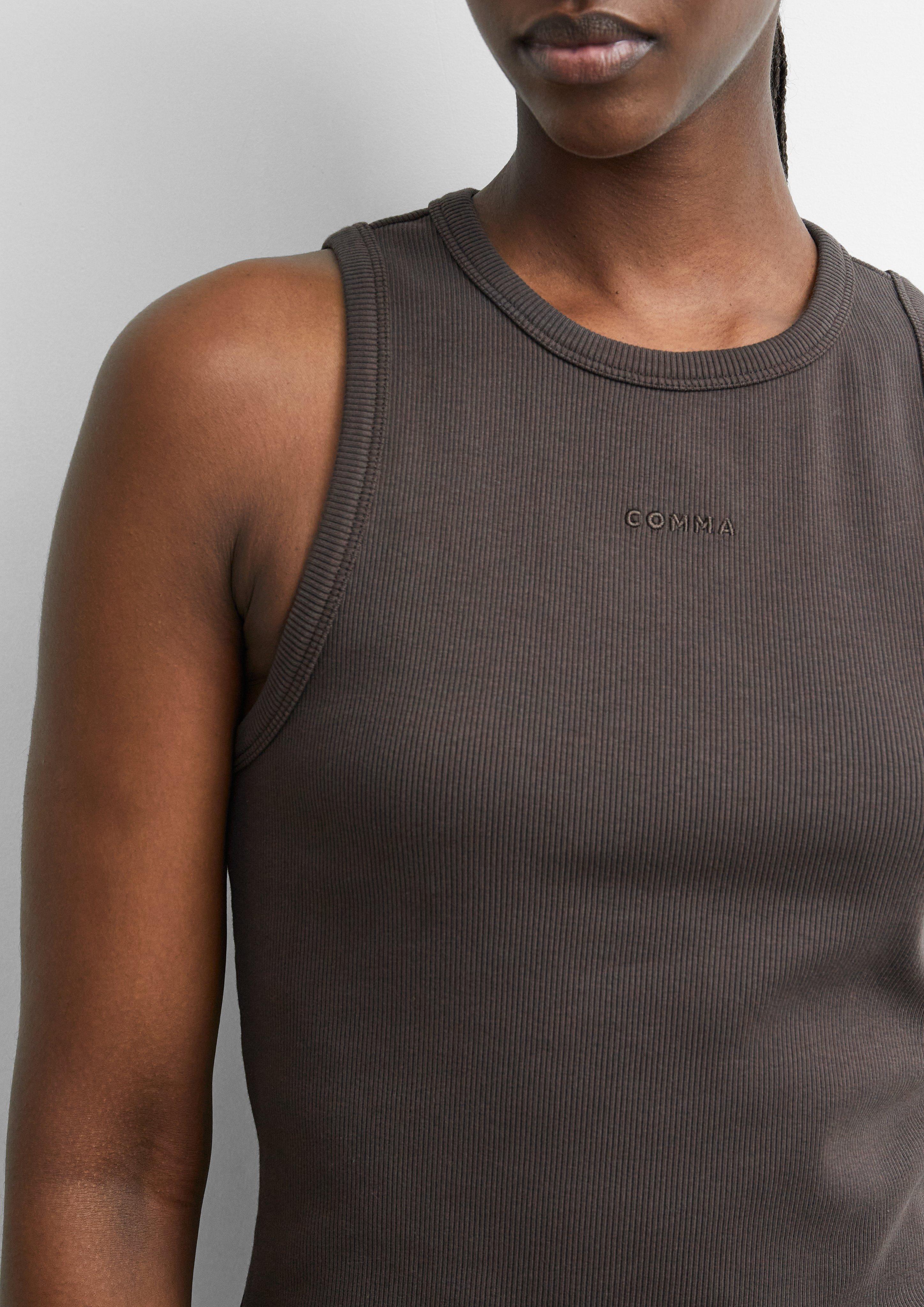 Geripptes Tanktop mit Logostickerei in braun von COMMA