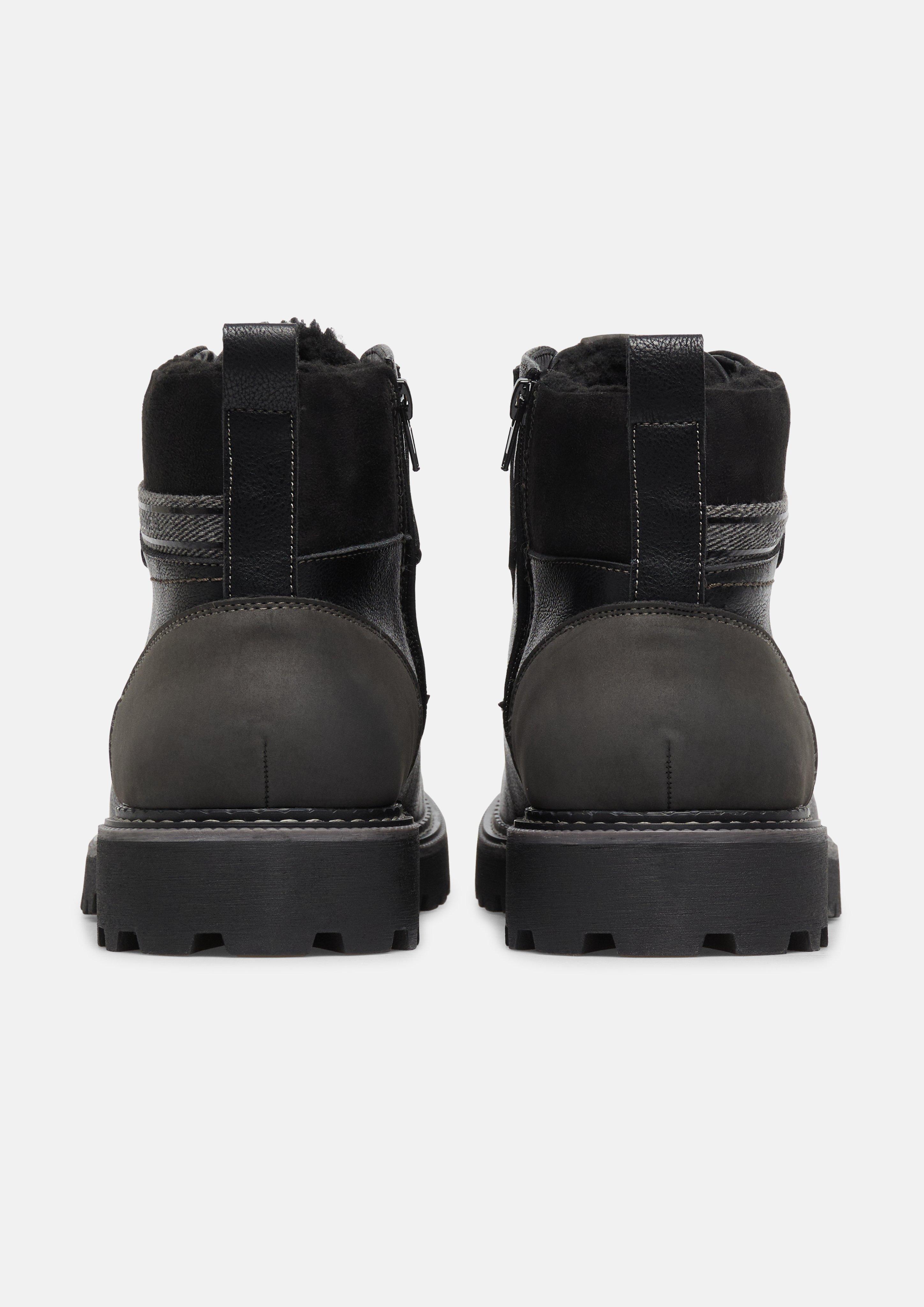 Herren Stiefel im Materialmix mit Profilsohle in schwarz von s.Oliver