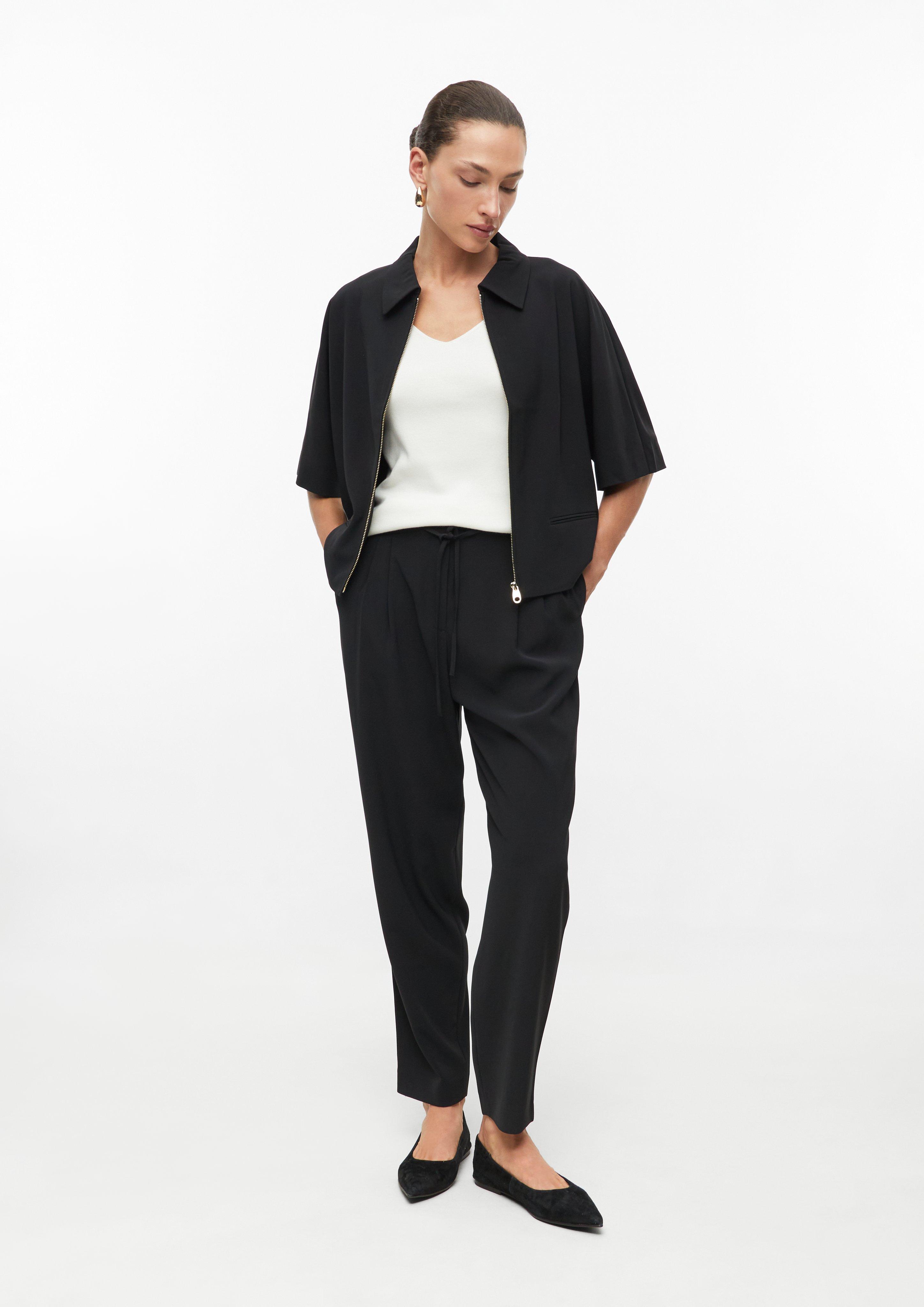 Femmes Pantalon de jogging taille haute avec ajustement de la largeur en noir de s.Oliver BLACK LABEL