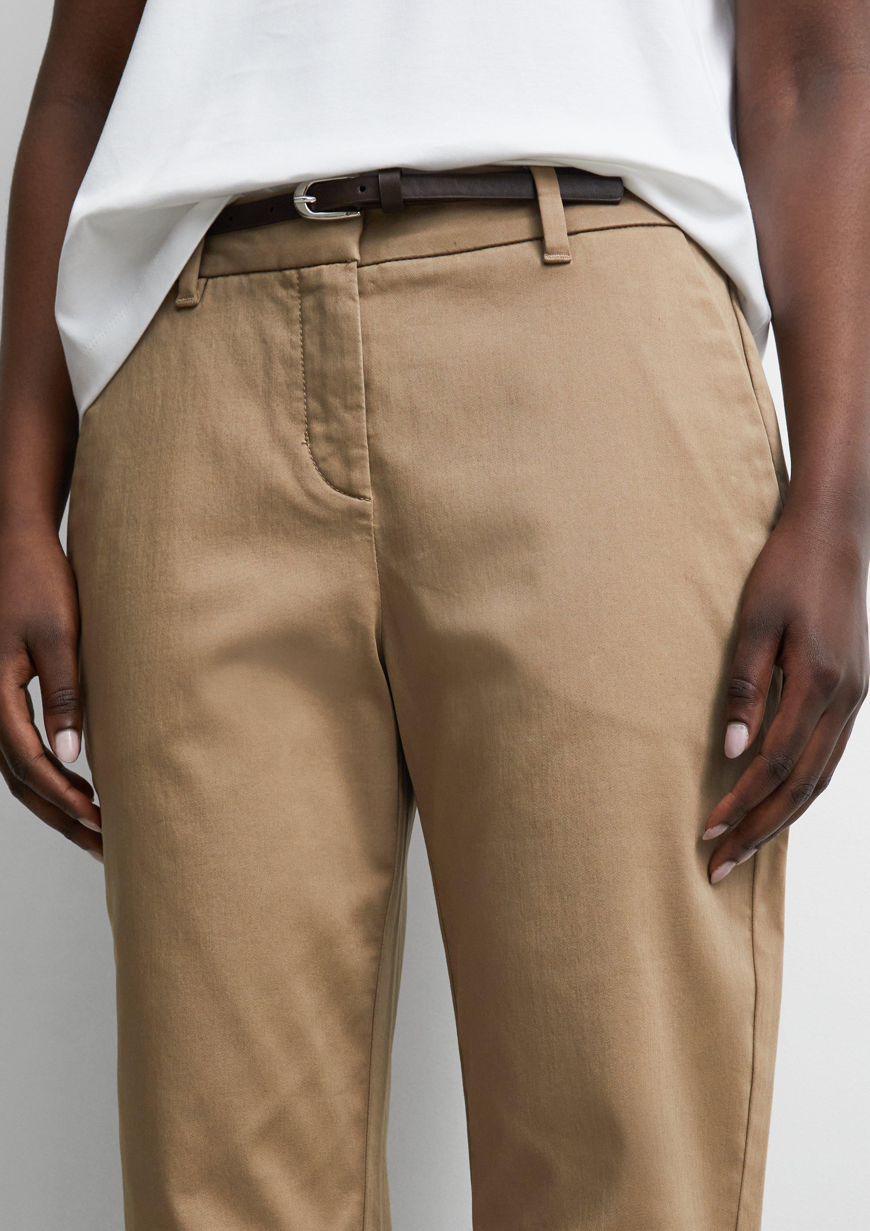 Chino mit Gürtel in braun von COMMA