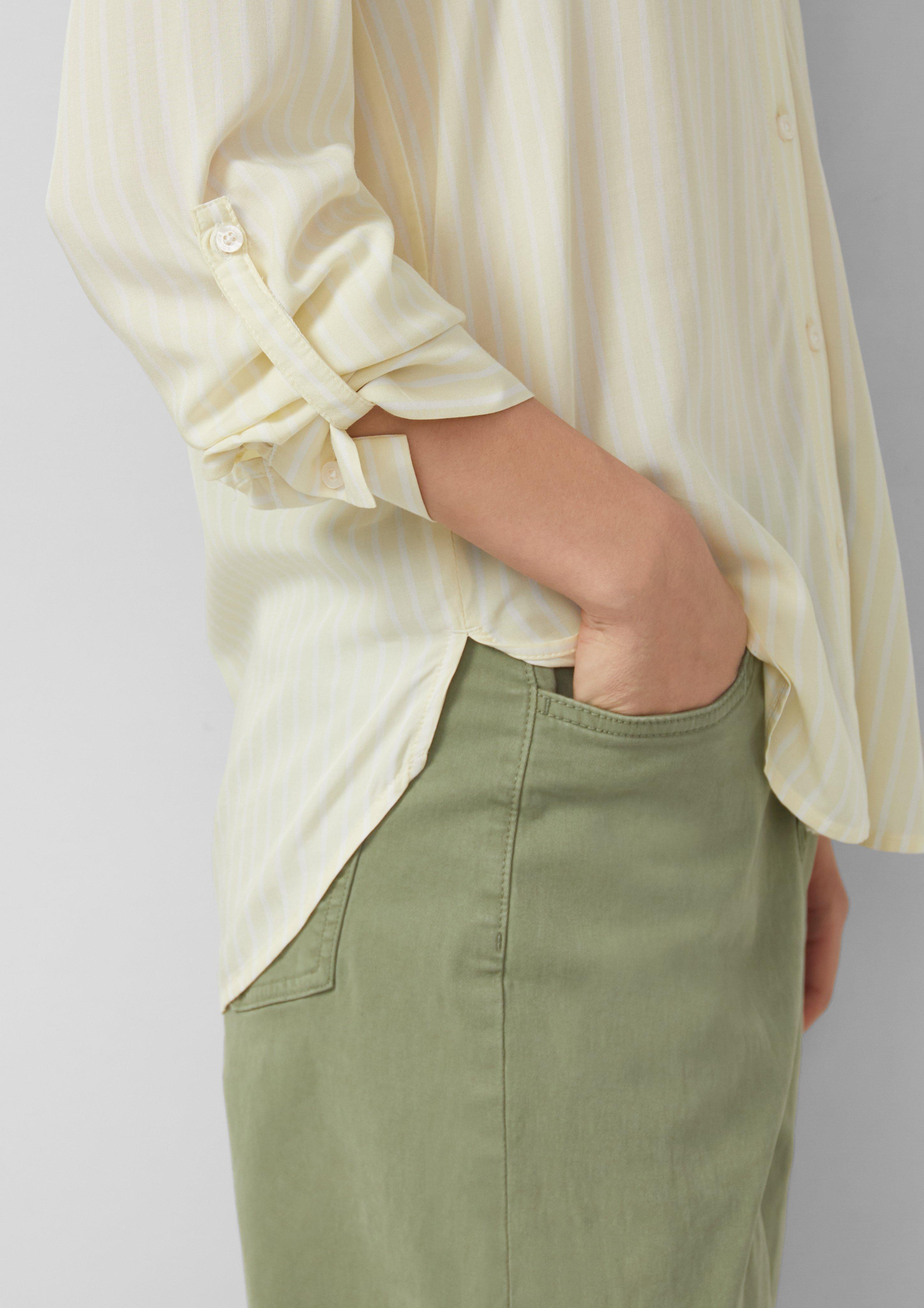 Fließende Streifenbluse aus Viskose mit Turn-up