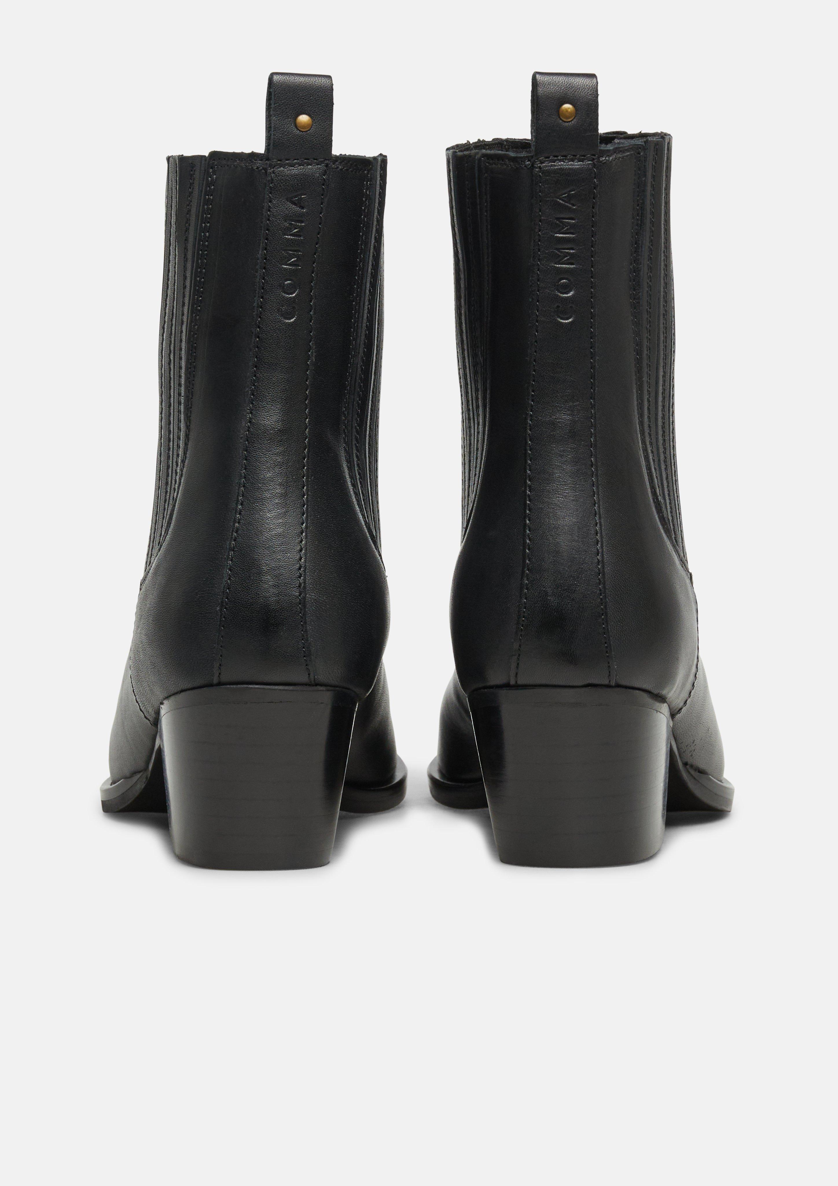 Chelsea boots in black by COMMA