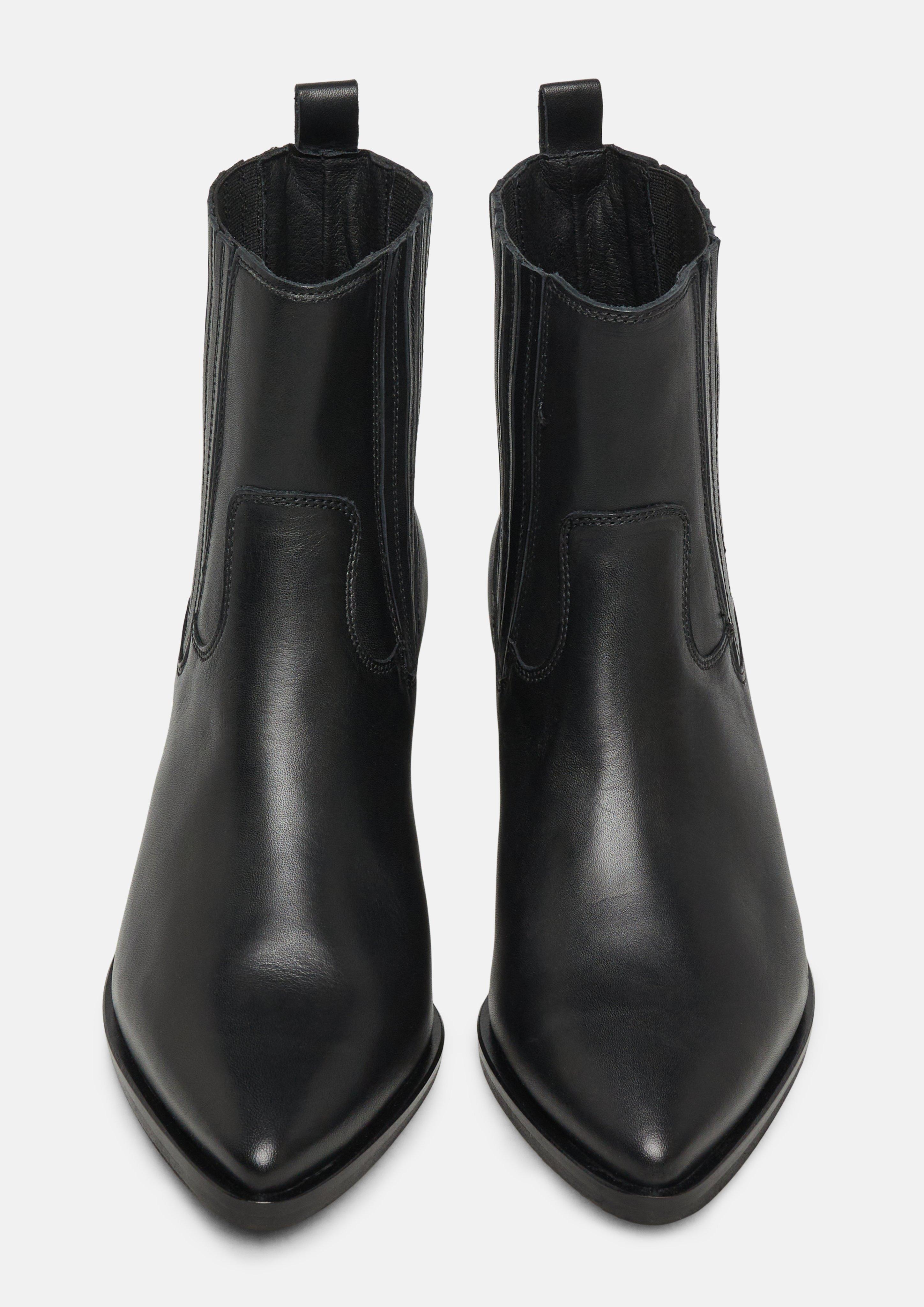 Chelsea boots in black by COMMA