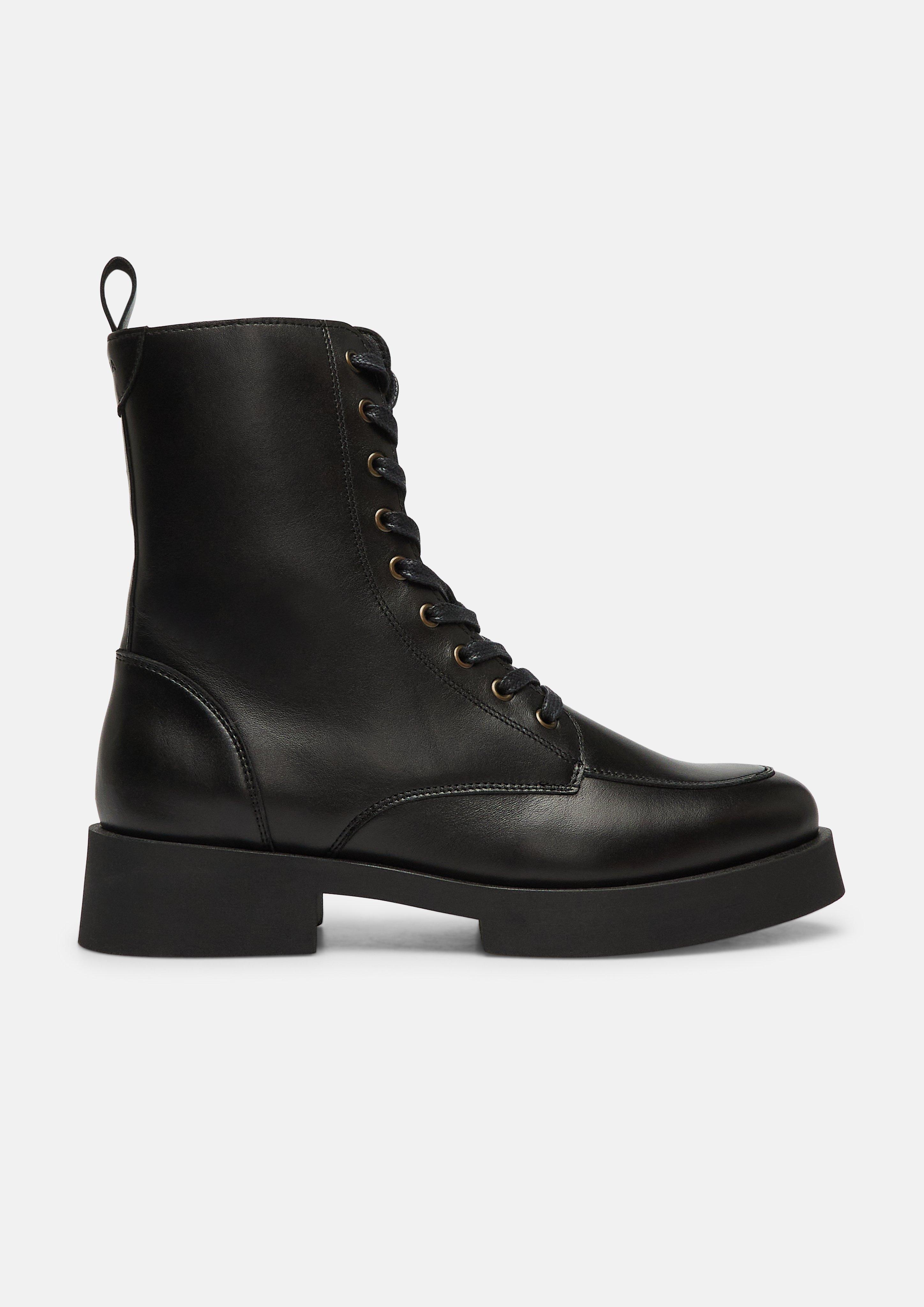 Bottes en noir de comma