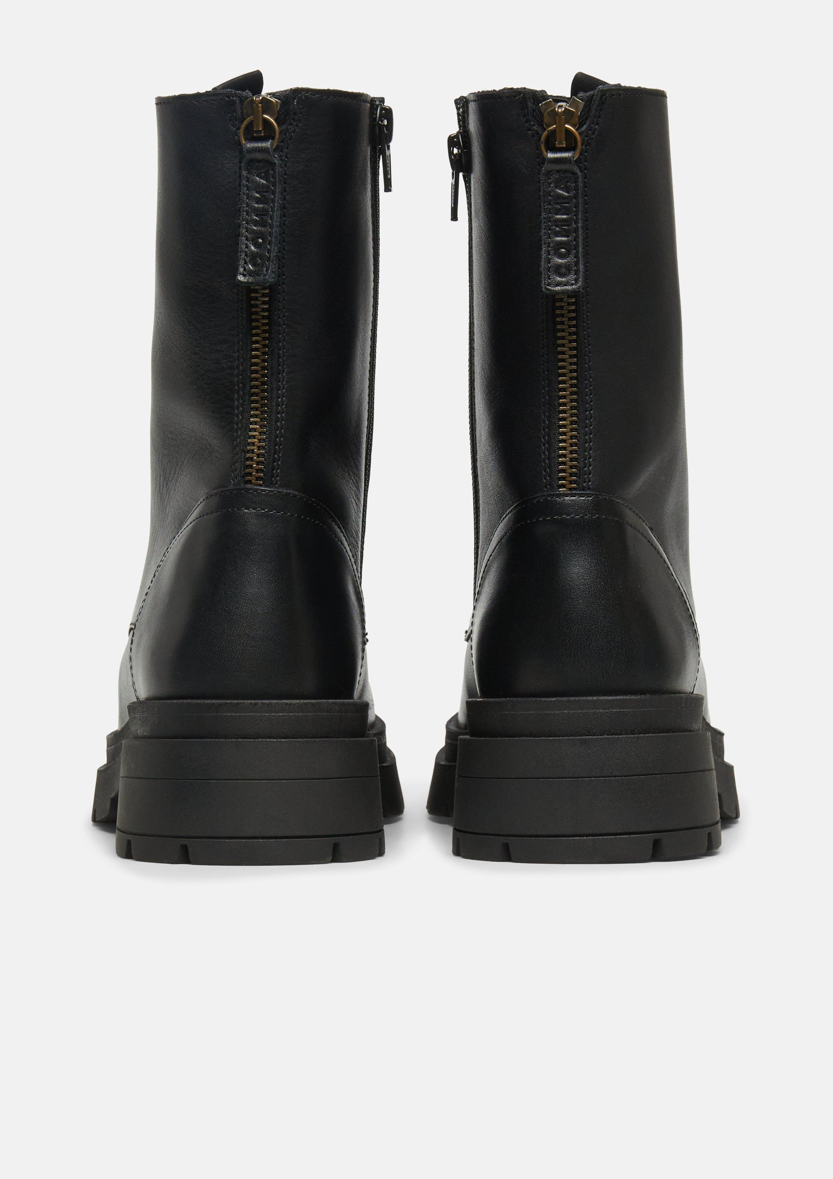 Boots in black by COMMA